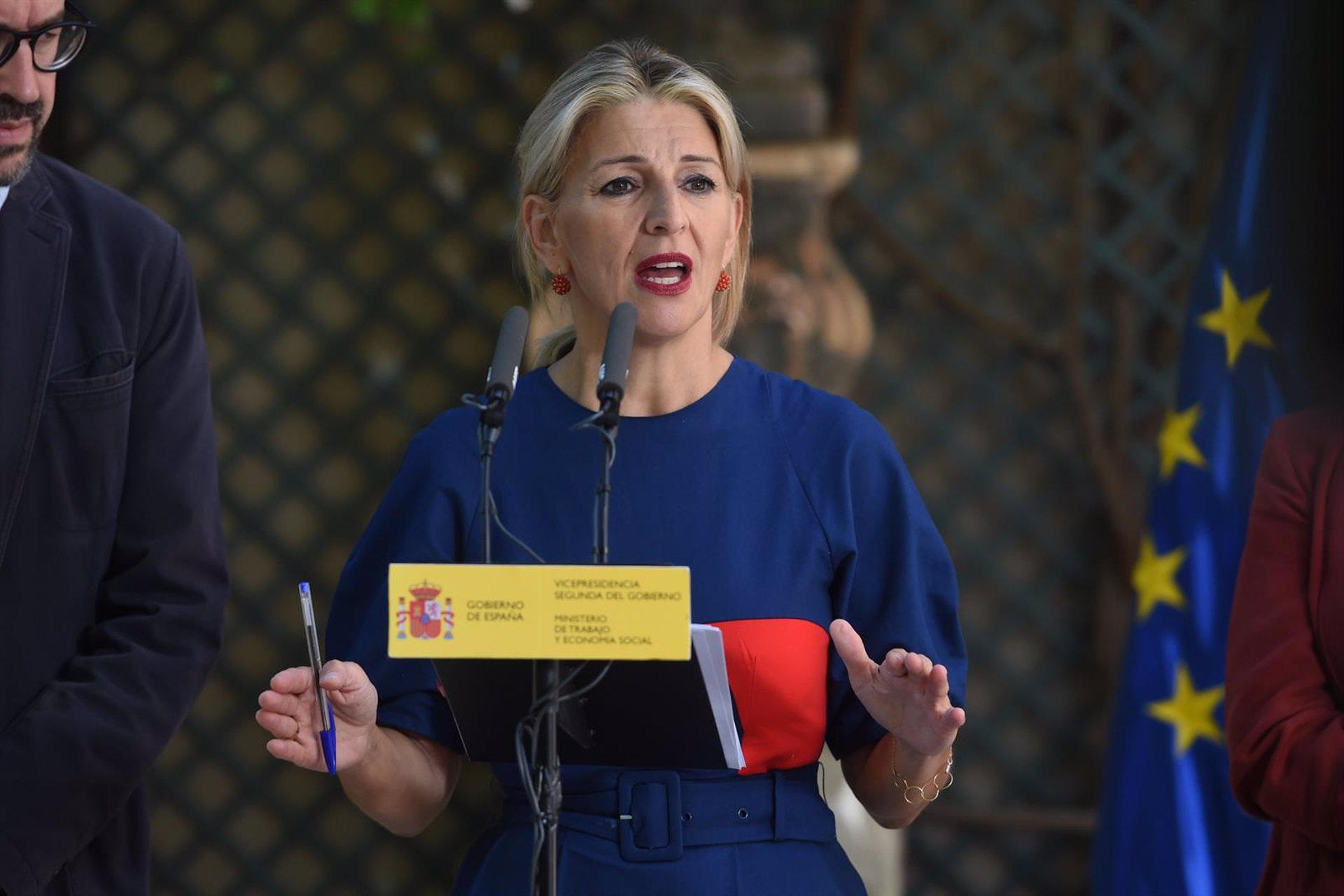 Díaz pide vigilar la bajada del IVA en el aceite de oliva y un impuesto sobre las grandes distribuidoras