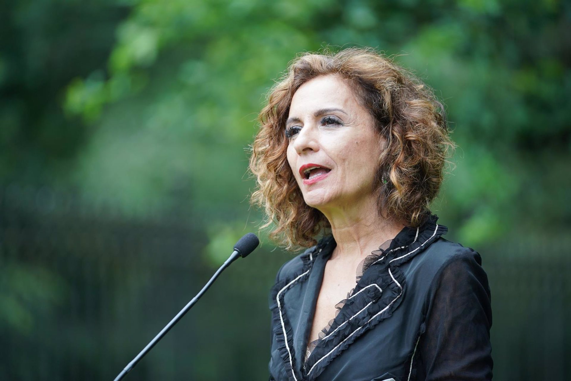 Montero espera que los grupos mantengan su «compromiso» de separar los PGE de la investidura en Cataluña