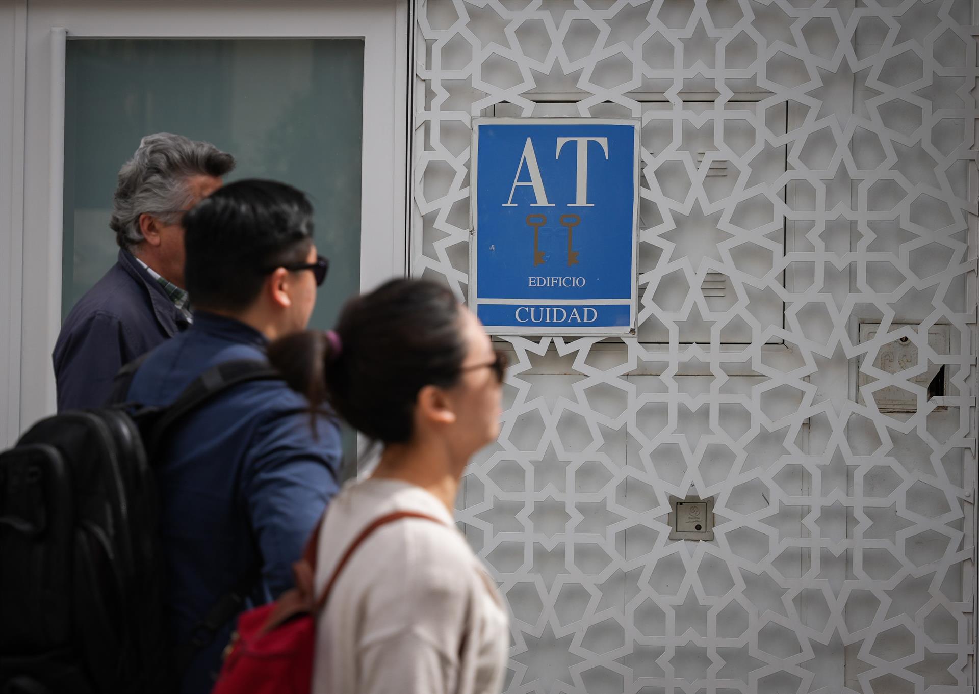 Los hoteleros sevillanos lamentan las frecuentes confusiones entre apartamentos turísticos y viviendas para esos fines