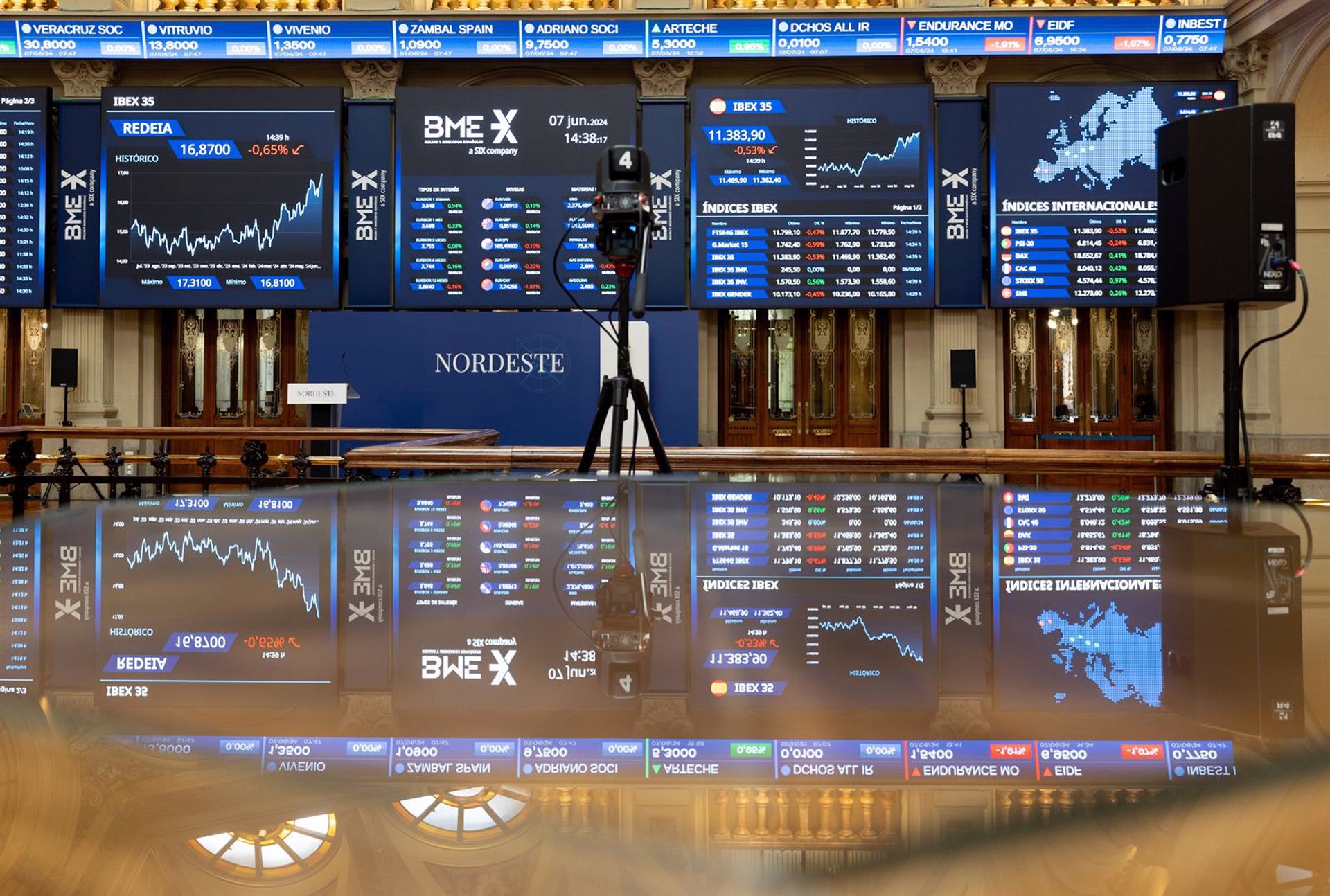 El Ibex corrige su subida en la media sesión y se sitúa en los 11.112 puntos