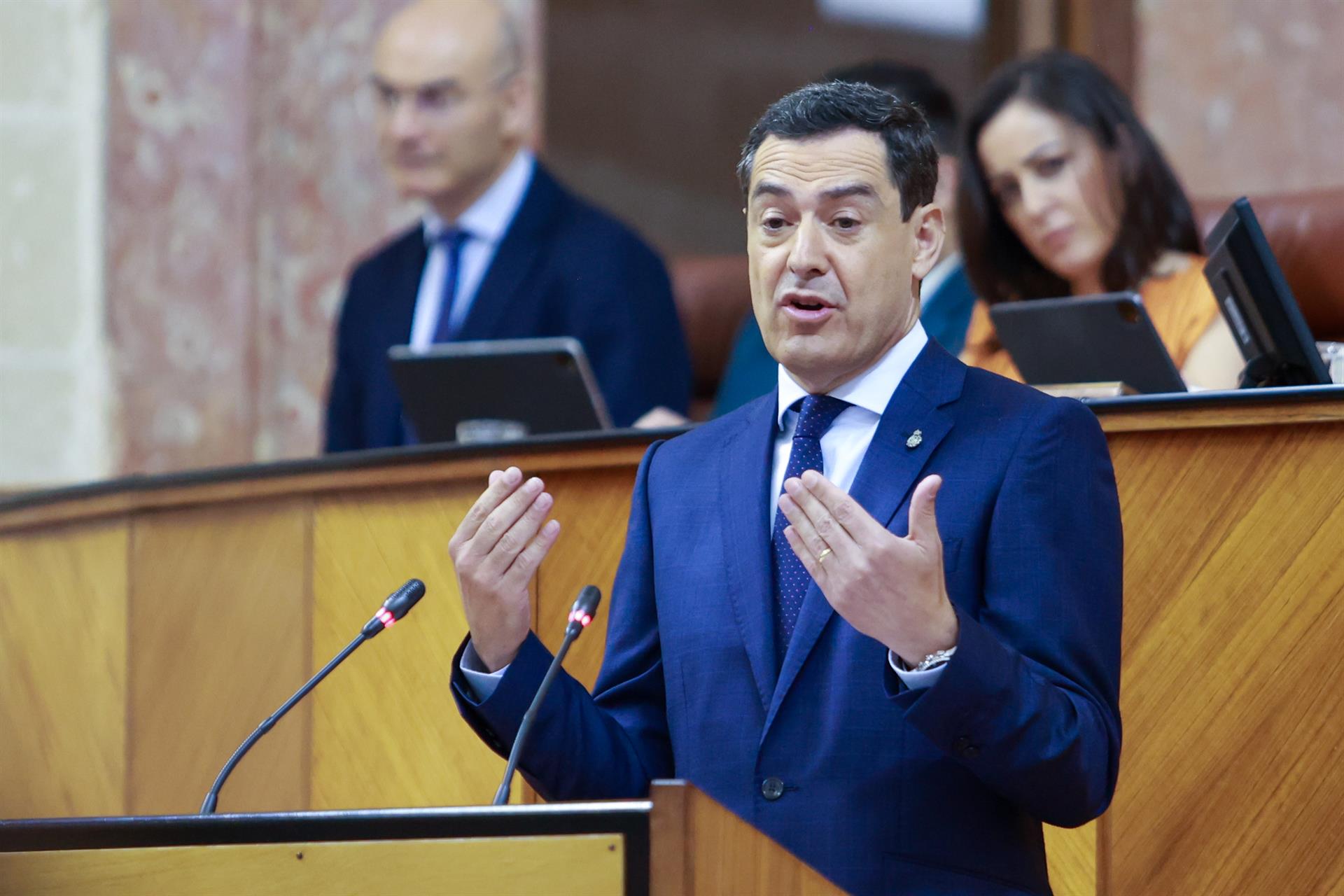 Moreno pide «no demonizar» el turismo con debates «estériles e ideológicos»: «Es un enorme motor económico y de empleo»