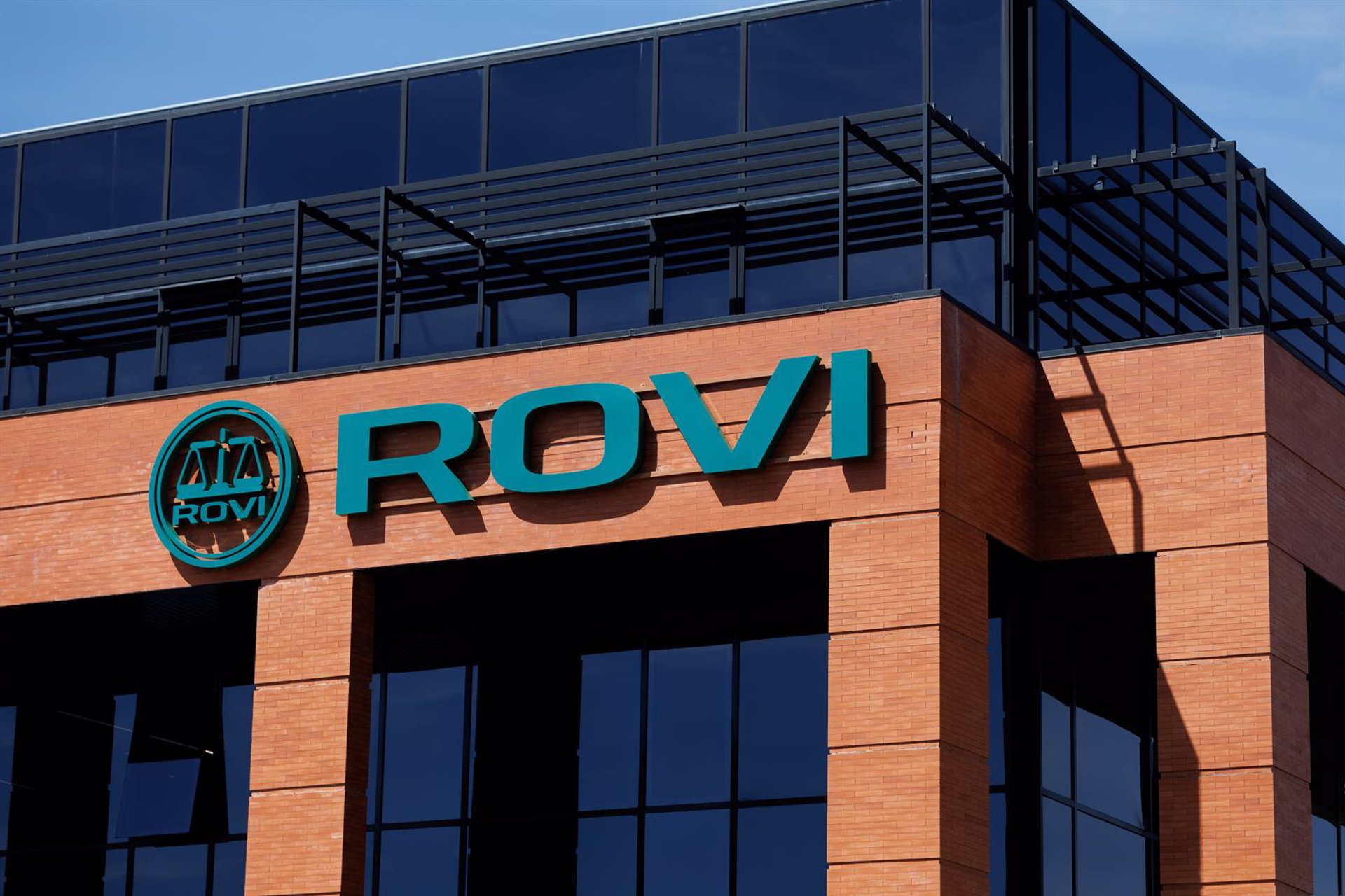 Rovi reconoce tener ofertas no vinculantes de varias entidades para vender negocio de fabricación a terceros