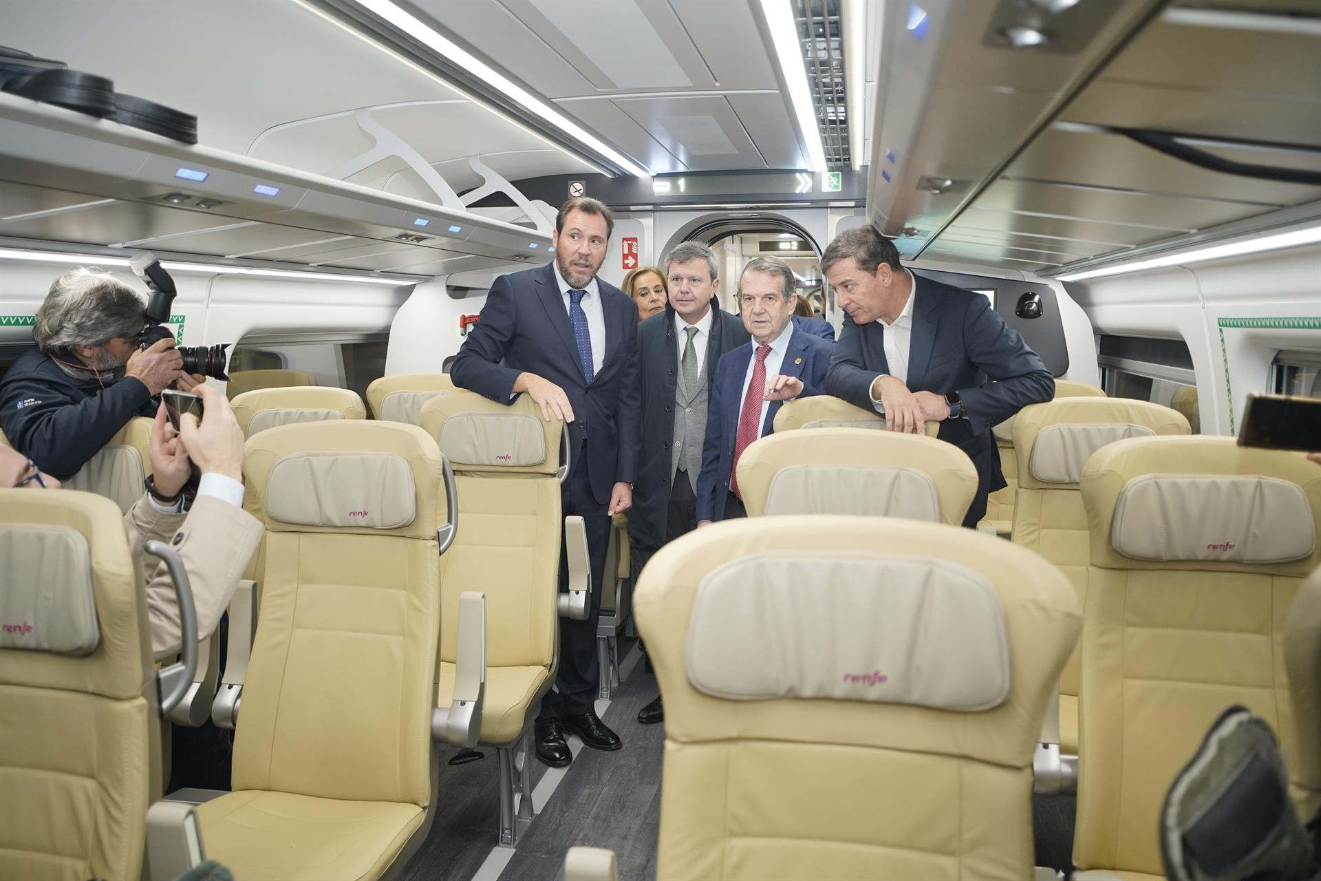 Óscar Puente defiende el nuevo compromiso de puntualidad de Renfe: «Ya no es tan fácil de cumplir como antes»