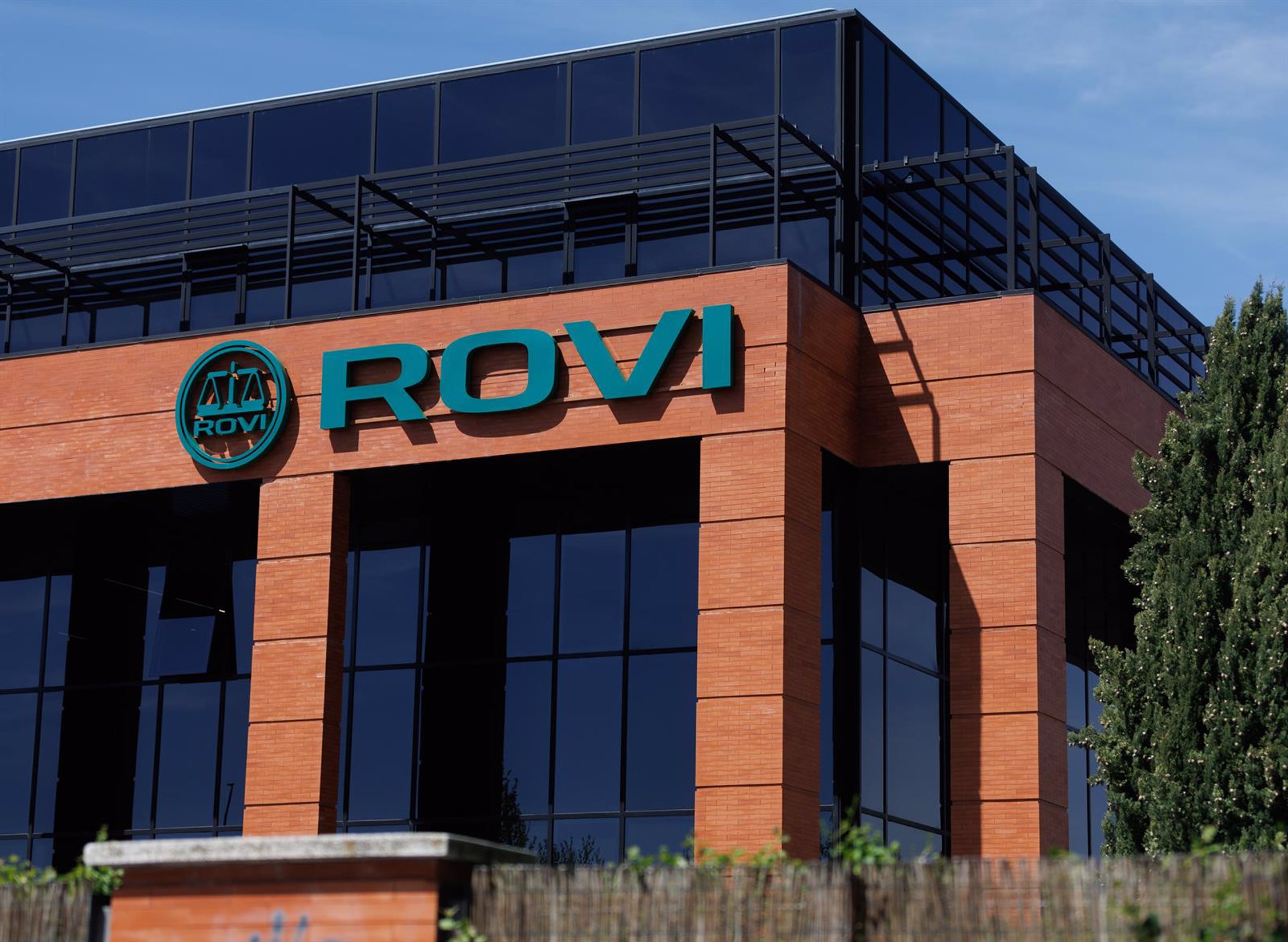 Rovi sube casi un 3% en Bolsa tras reconocer ofertas para vender negocio de fabricación a terceros