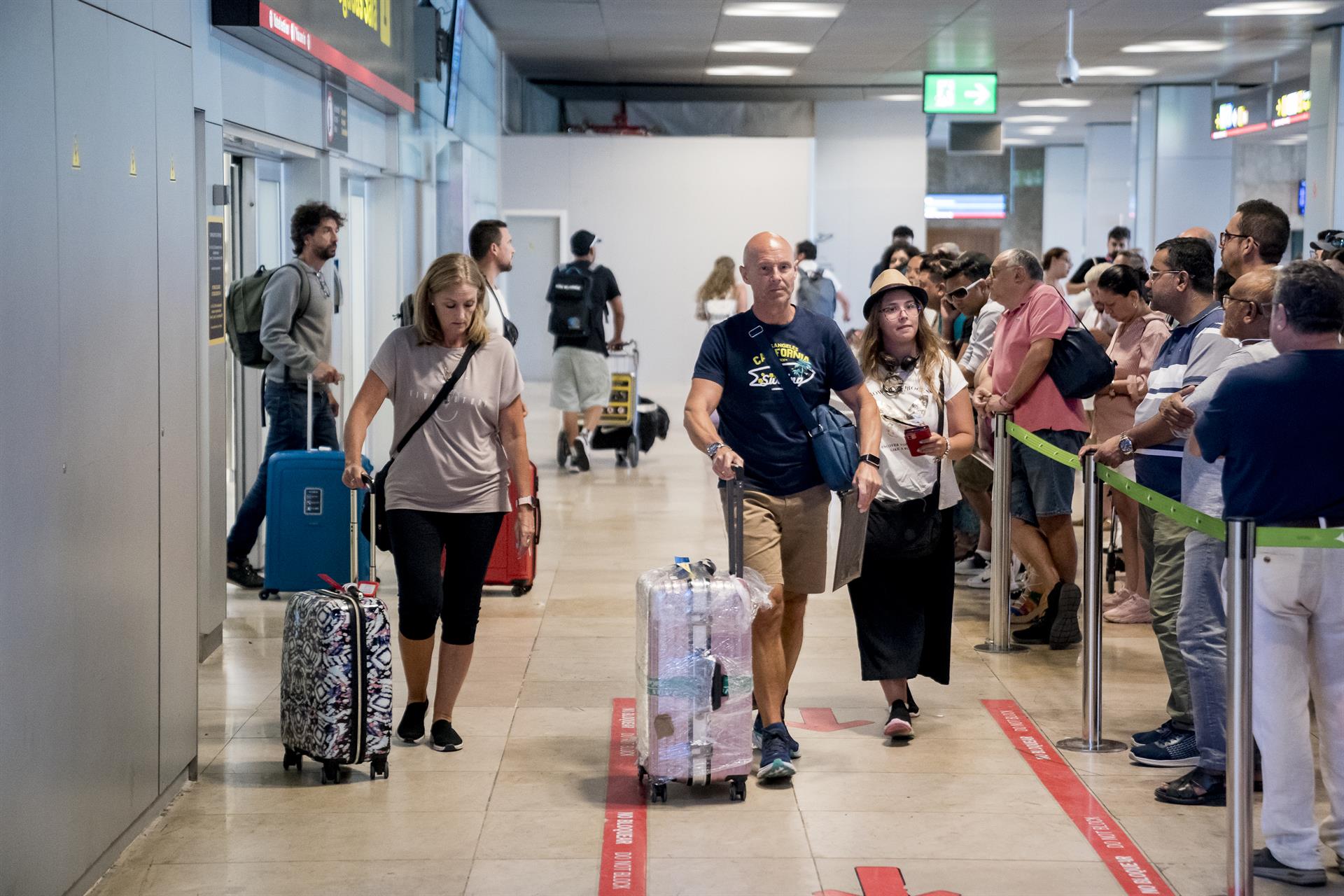 Los españoles realizaron 40 millones de viajes hasta marzo, un 15% más, con un gasto de 11.678 millones
