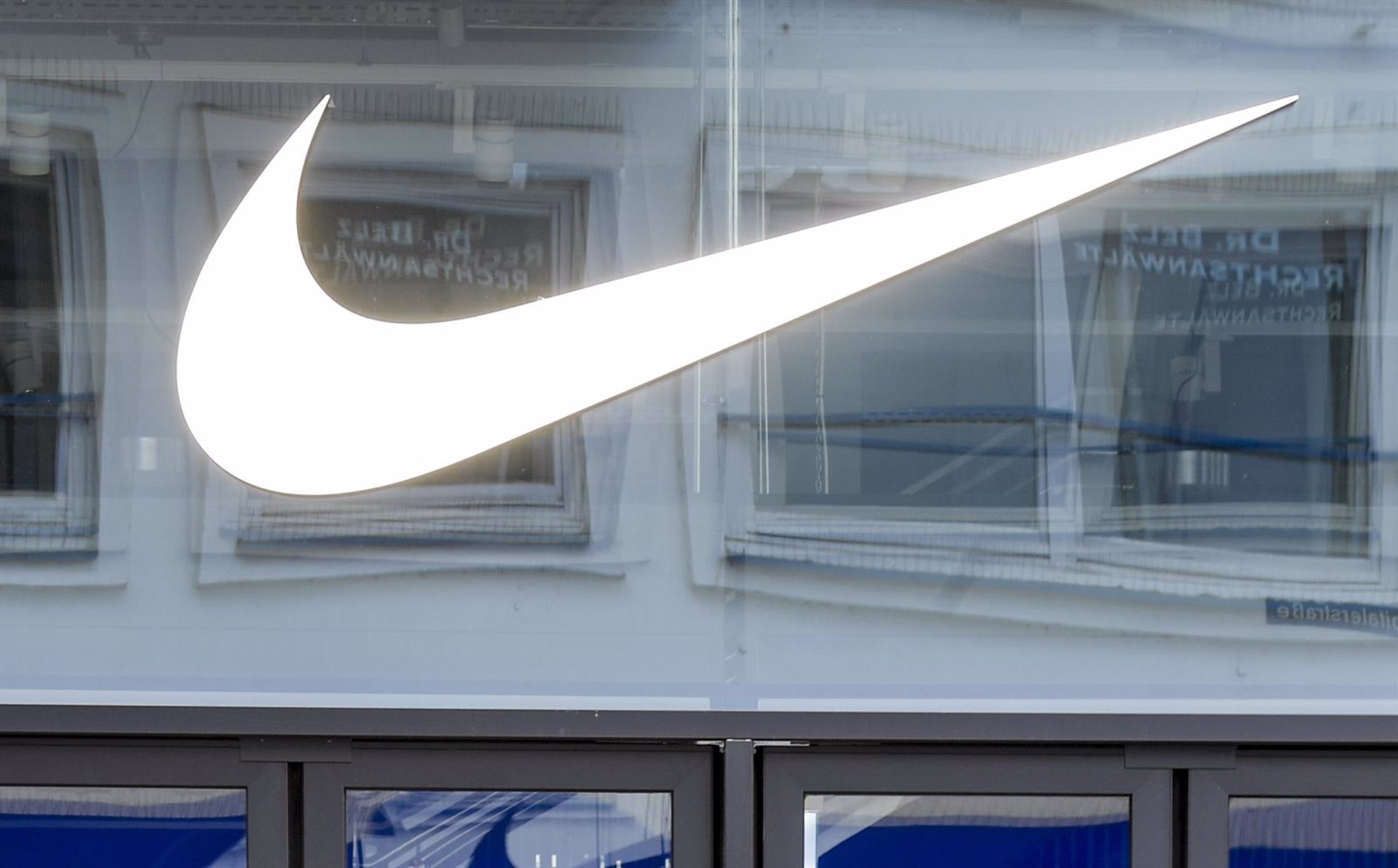 Nike gana un 12,4% más al cierre de su ejercicio, pero enfría previsiones para el año en curso