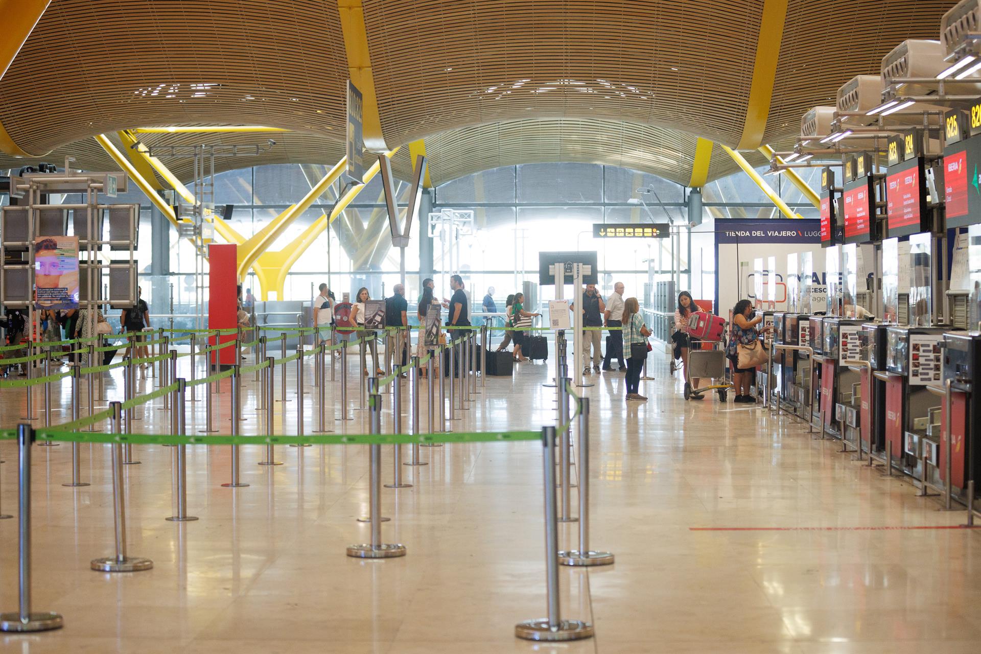 Los aeropuertos españoles operarán 27.447 vuelos en la primera operación salida del verano, un 3,3% más que en 2023