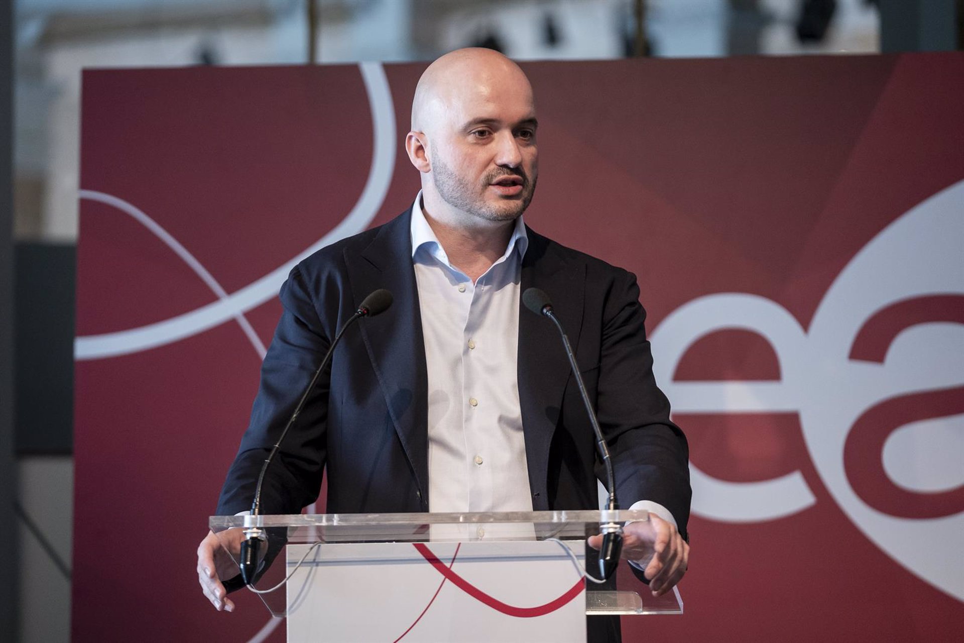 Ceaje critica «la ignorancia» de Díaz sobre la reducción de jornada y sus intervenciones «dictatoriales»