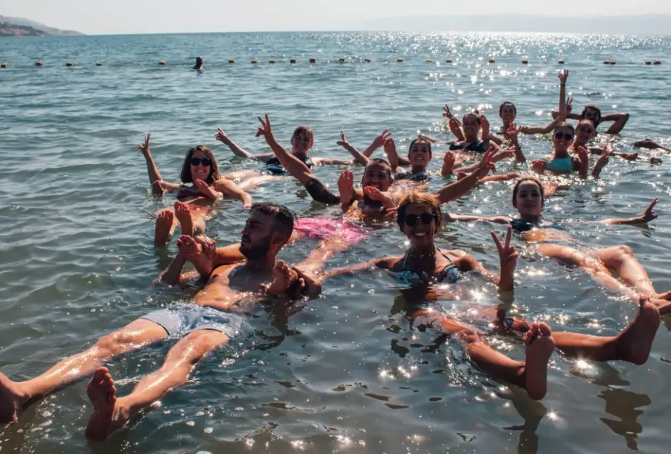 Cómo y cuándo organizan sus vacaciones los ‘millennials’ (y cuáles son sus destinos favoritos)