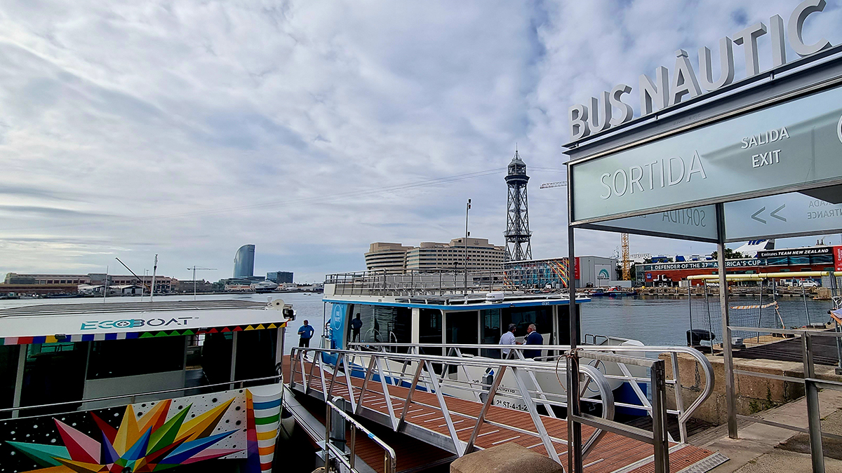 Barcelona estrena un bus 100% eléctrico… que navega por su puerto