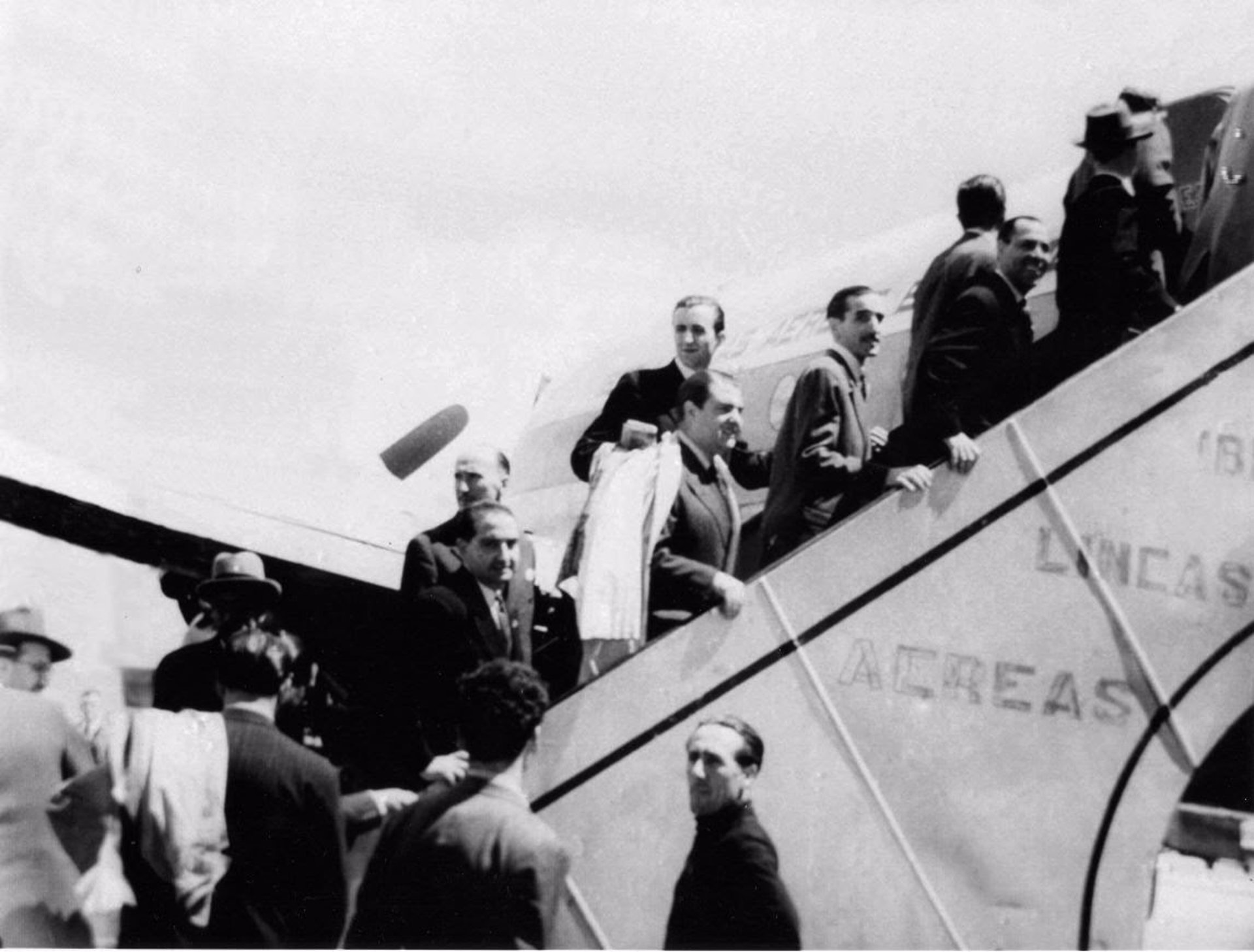 Iberia celebra el 75 aniversario de su vuelo a París con doble de Avios y un sorteo de entradas para Disneyland