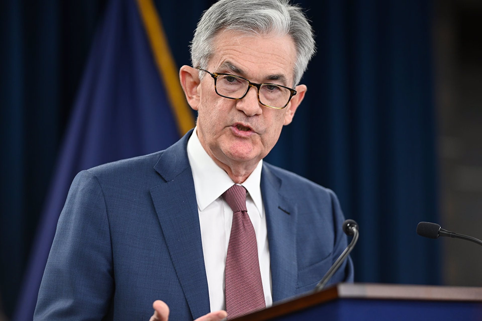 Powell (Fed) insiste en contar con más datos que avalen que la inflación se dirige al 2% antes de bajar tipos