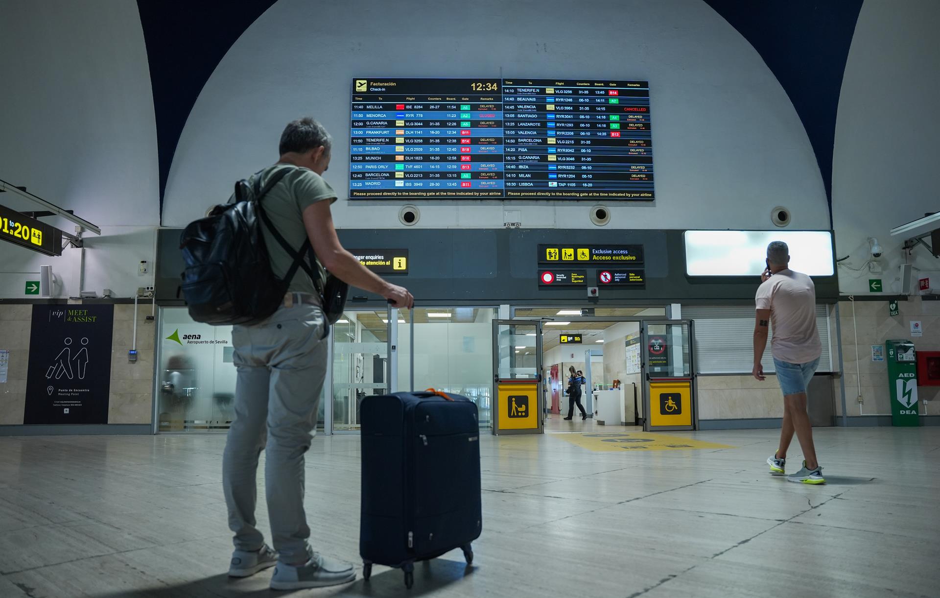 Más de 100 cancelaciones en los aeropuertos españoles tras la incidencia informática mundial de Crowdstrike