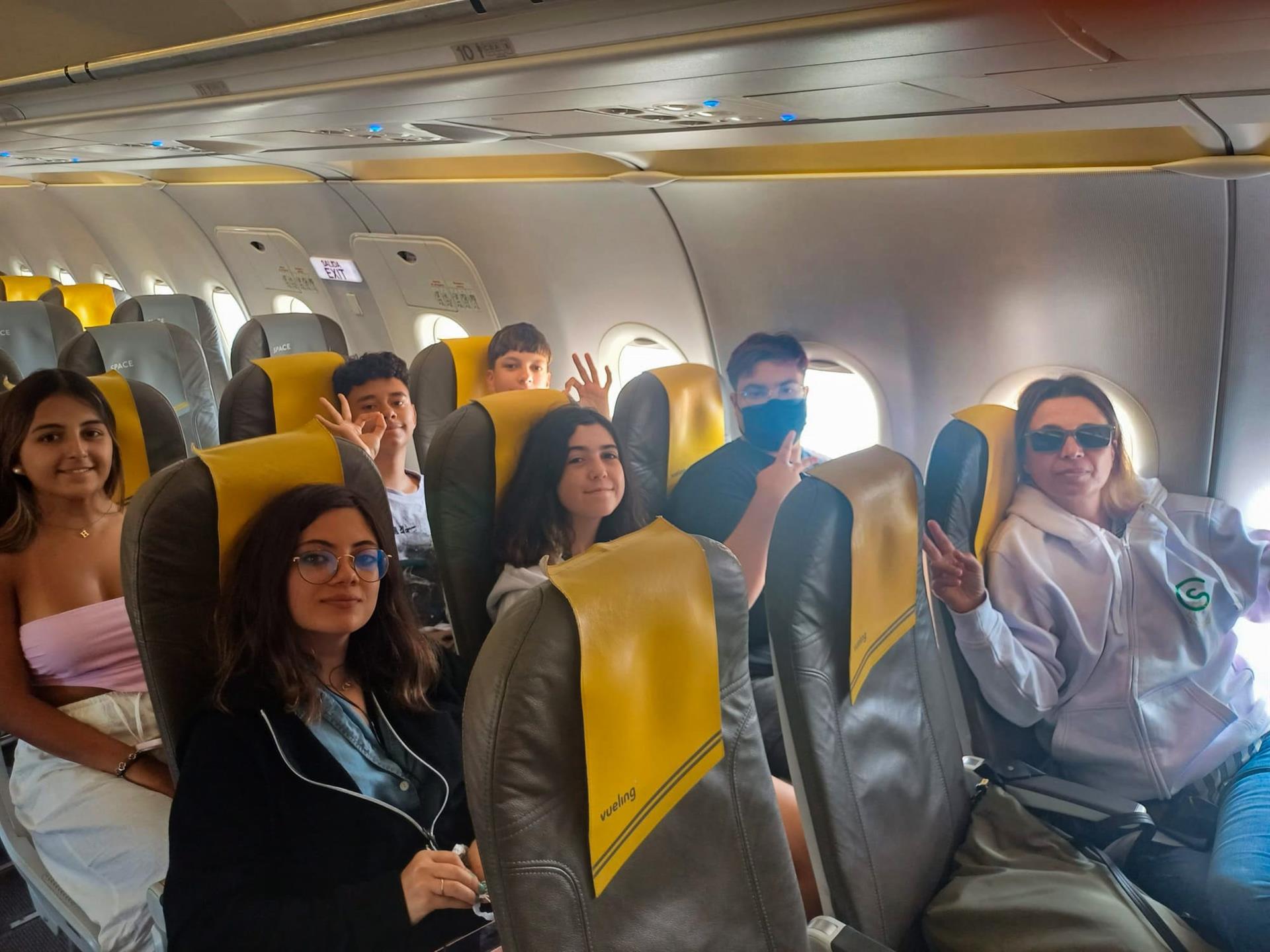 Vueling colabora con la AECC en campamentos para menores «que conviven con el cáncer»