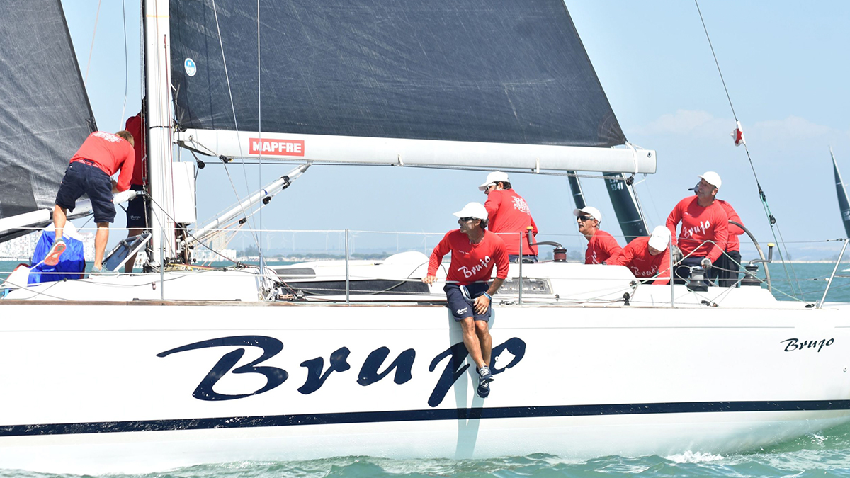 ‘Brujo’, de Federico Linares, reina en la Bahía de Cádiz y conquista la regata Juan de la Cosa por octava vez