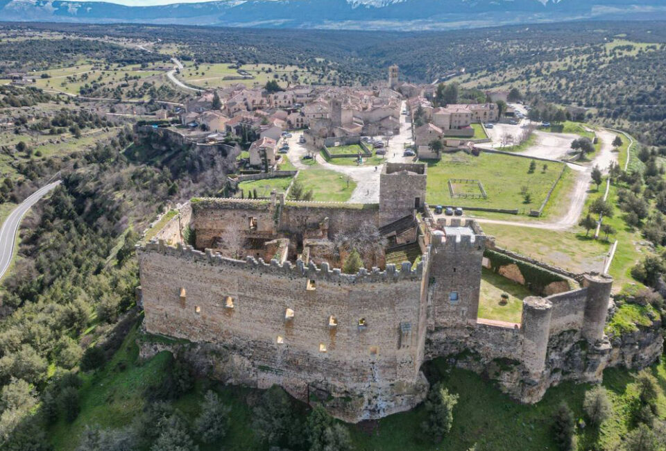 José Mota, Santiago Segura y Luis Álvarez son los mecenas del renacer cultural del Castillo de Pedraza