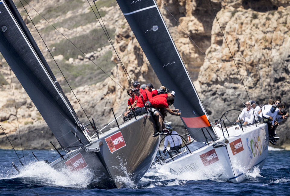 Pleno de clases y regata costera en la emocionante segunda jornada de la 42 Copa del Rey MAPFRE