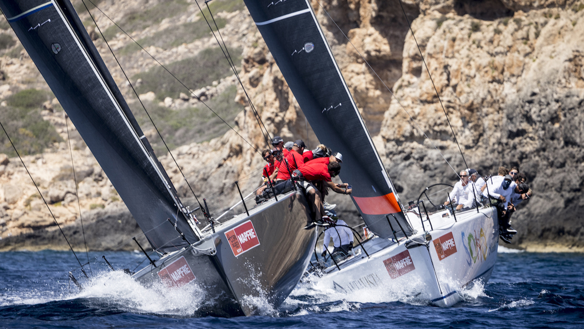 Pleno de clases y regata costera en la emocionante segunda jornada de la 42 Copa del Rey MAPFRE