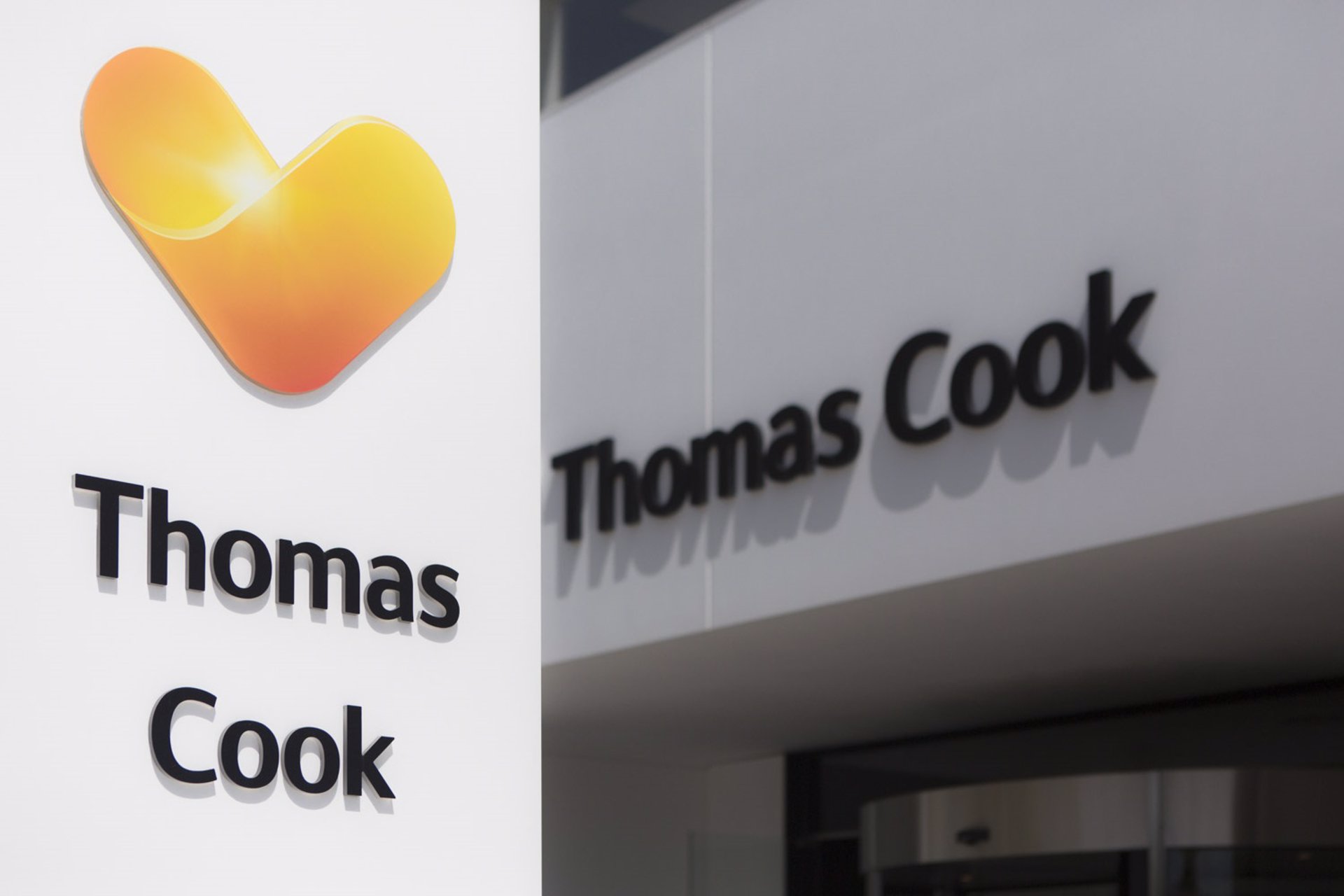 El grupo polaco eSky compra Thomas Cook a Fosun Tourism Group