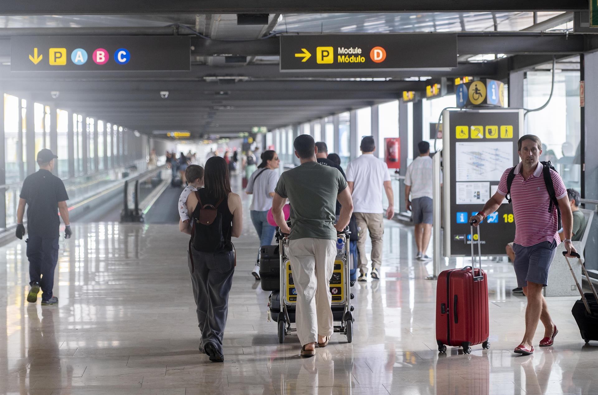 Barajas cuenta con una veintena de nuevos locales de restauración y moda desde este verano