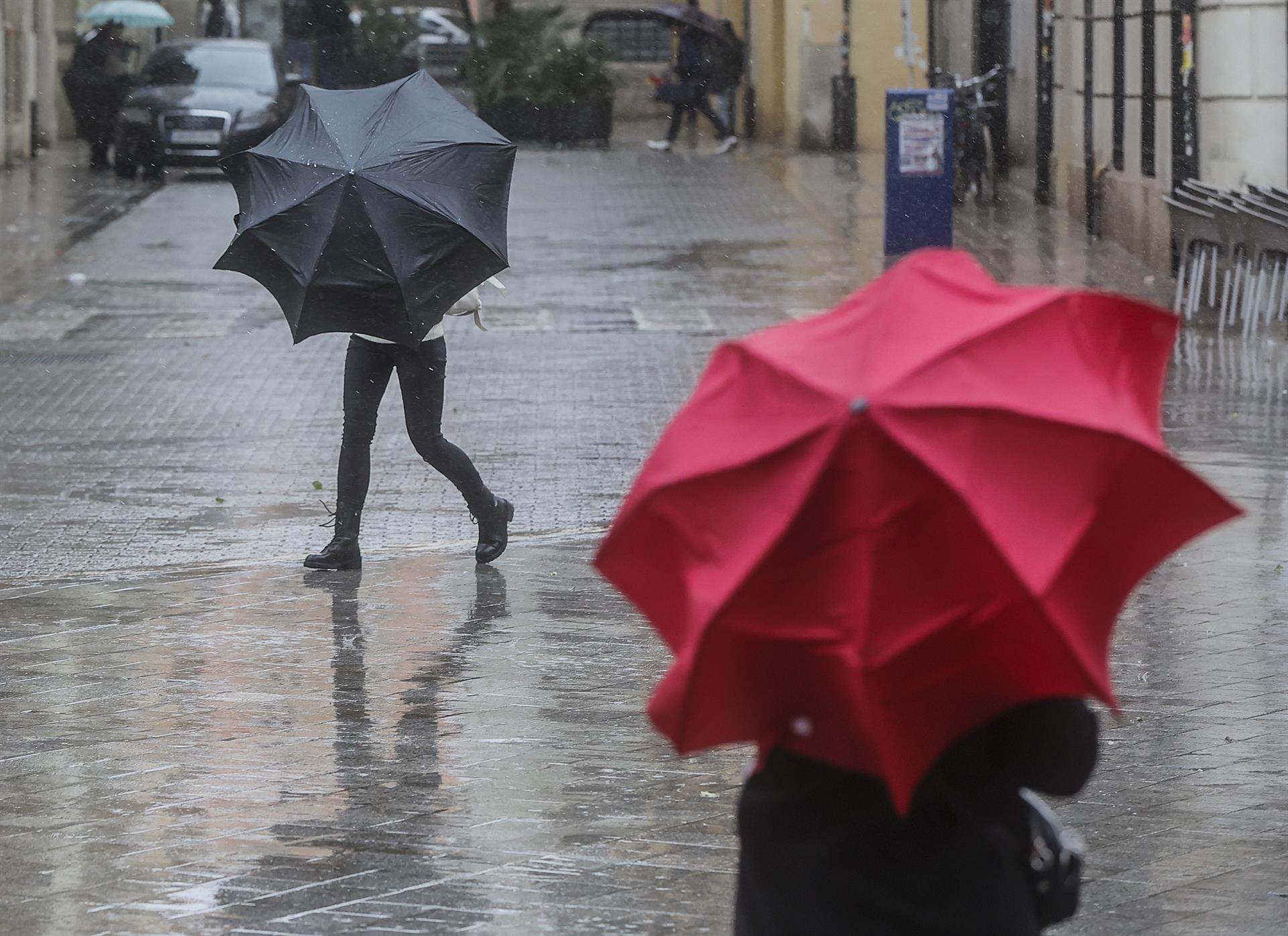 La lluvia seguirá hasta el domingo en el este peninsular, volverán la próxima semana y bajarán las temperaturas