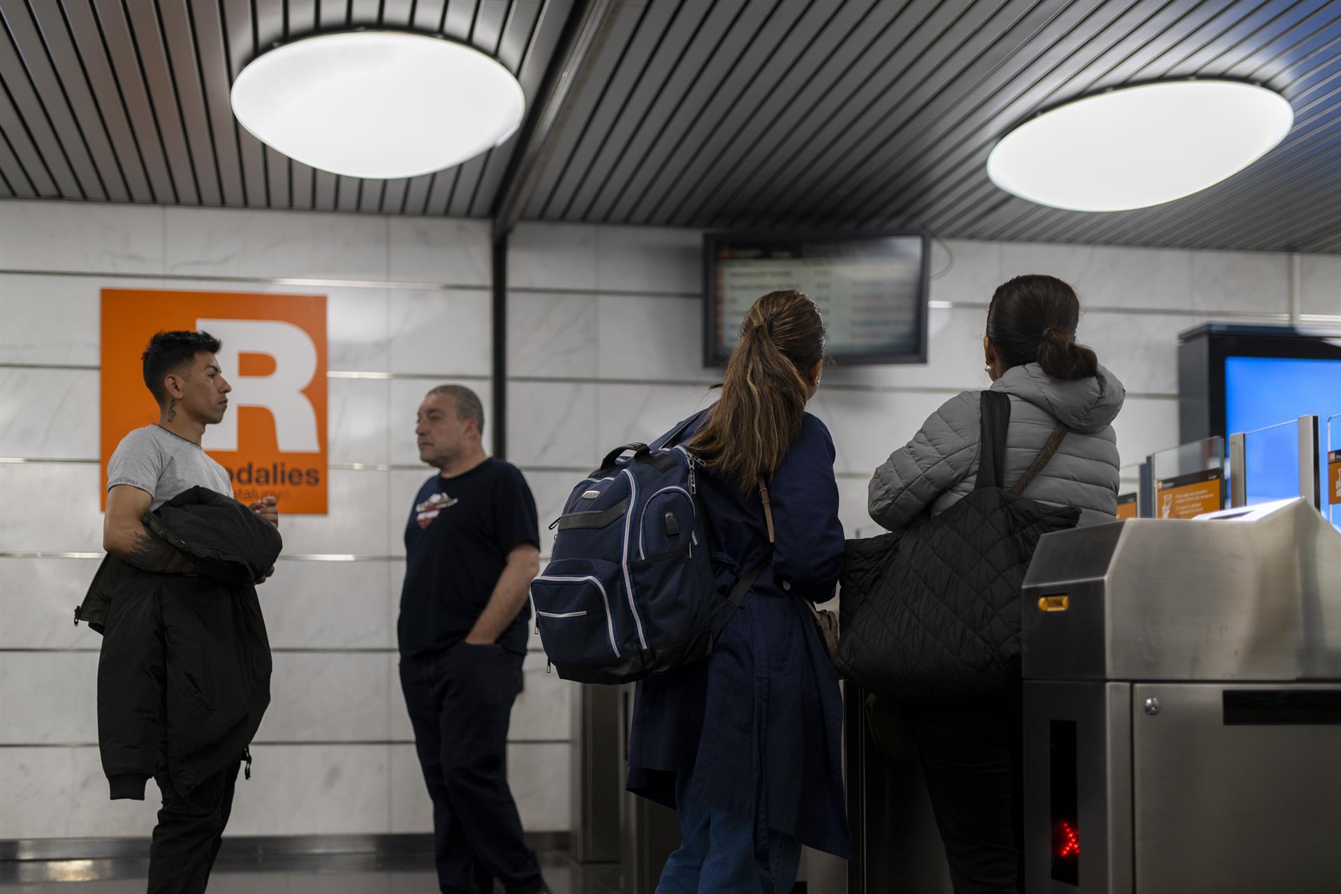 Demoras de más de 20 minutos en múltiples líneas de Rodalies por la lluvia de este domingo