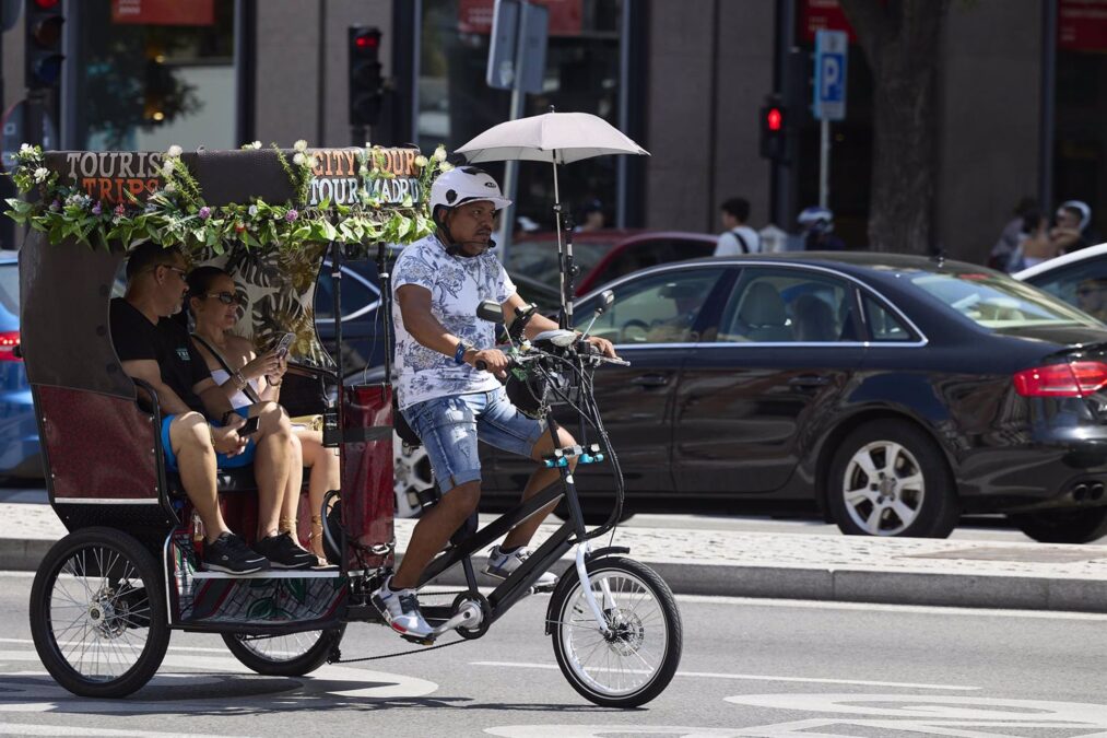 Madrid ordenará y regulará la actividad de los tuk tuk con un marco normativo «adecuado»