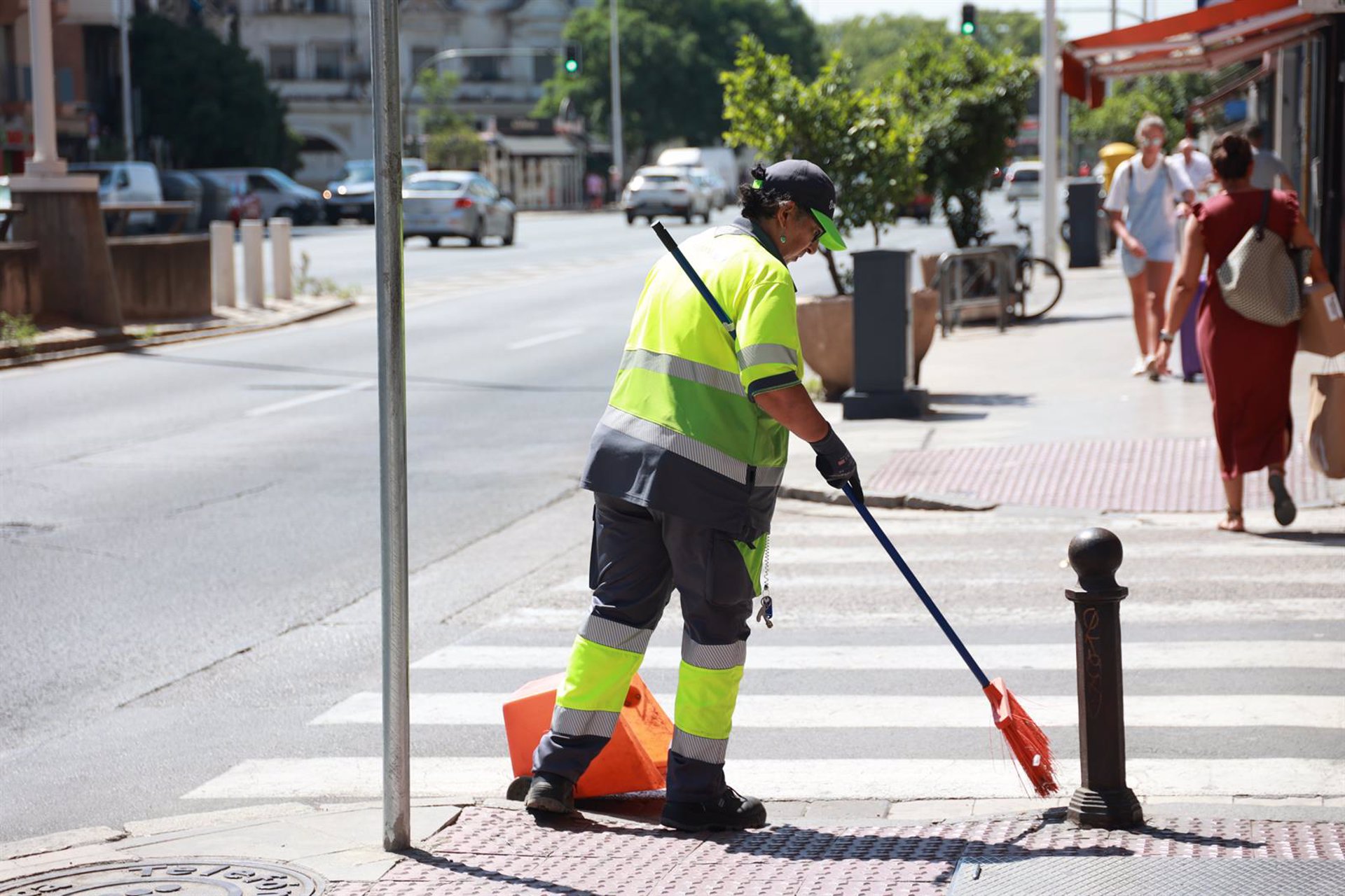 Patronales y sindicatos piden una revisión de precios en la contratación pública de servicios