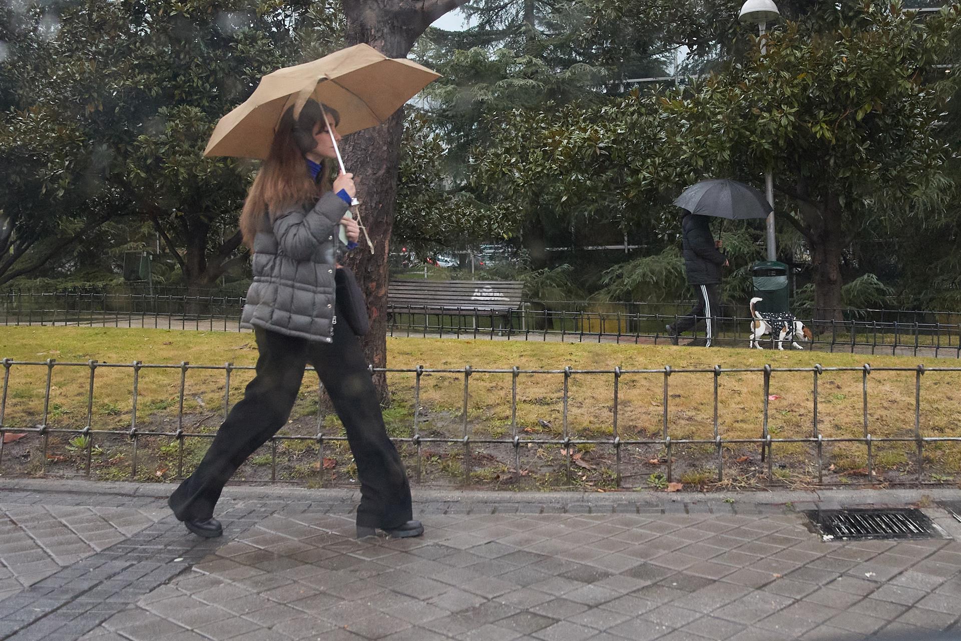 Un total de once provincias tienen activados avisos por lluvias, con Castellón y Tarragona en nivel naranja