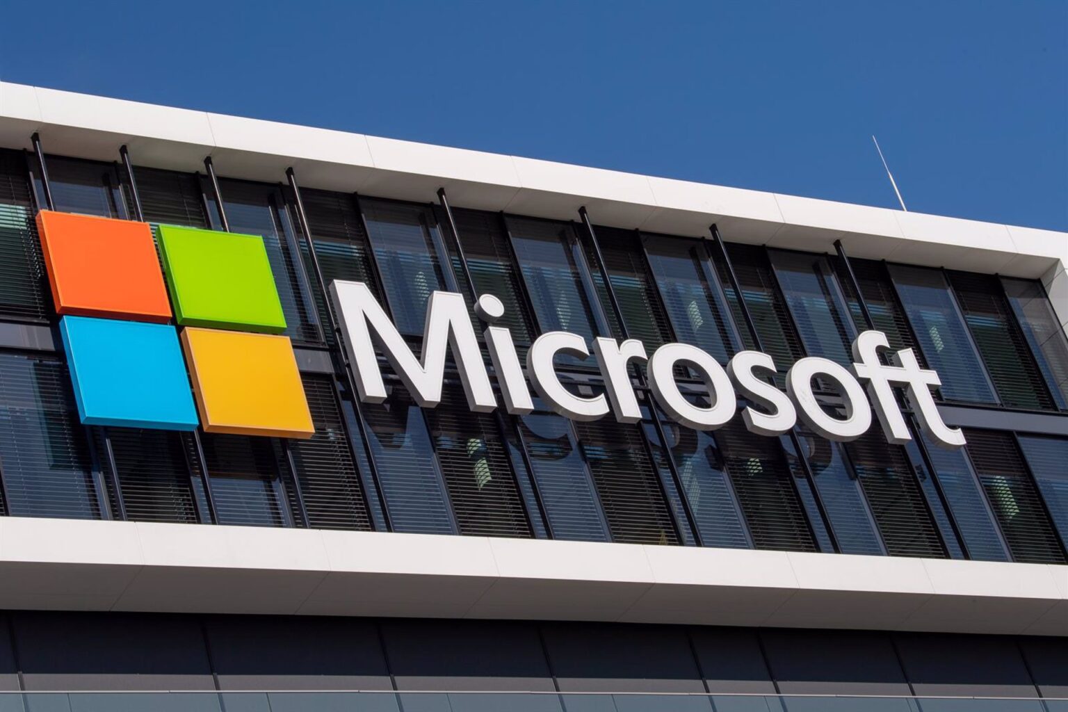 BlackRock, GIP, MGX y Microsoft lanzan un fondo de 26.936 millones para ...