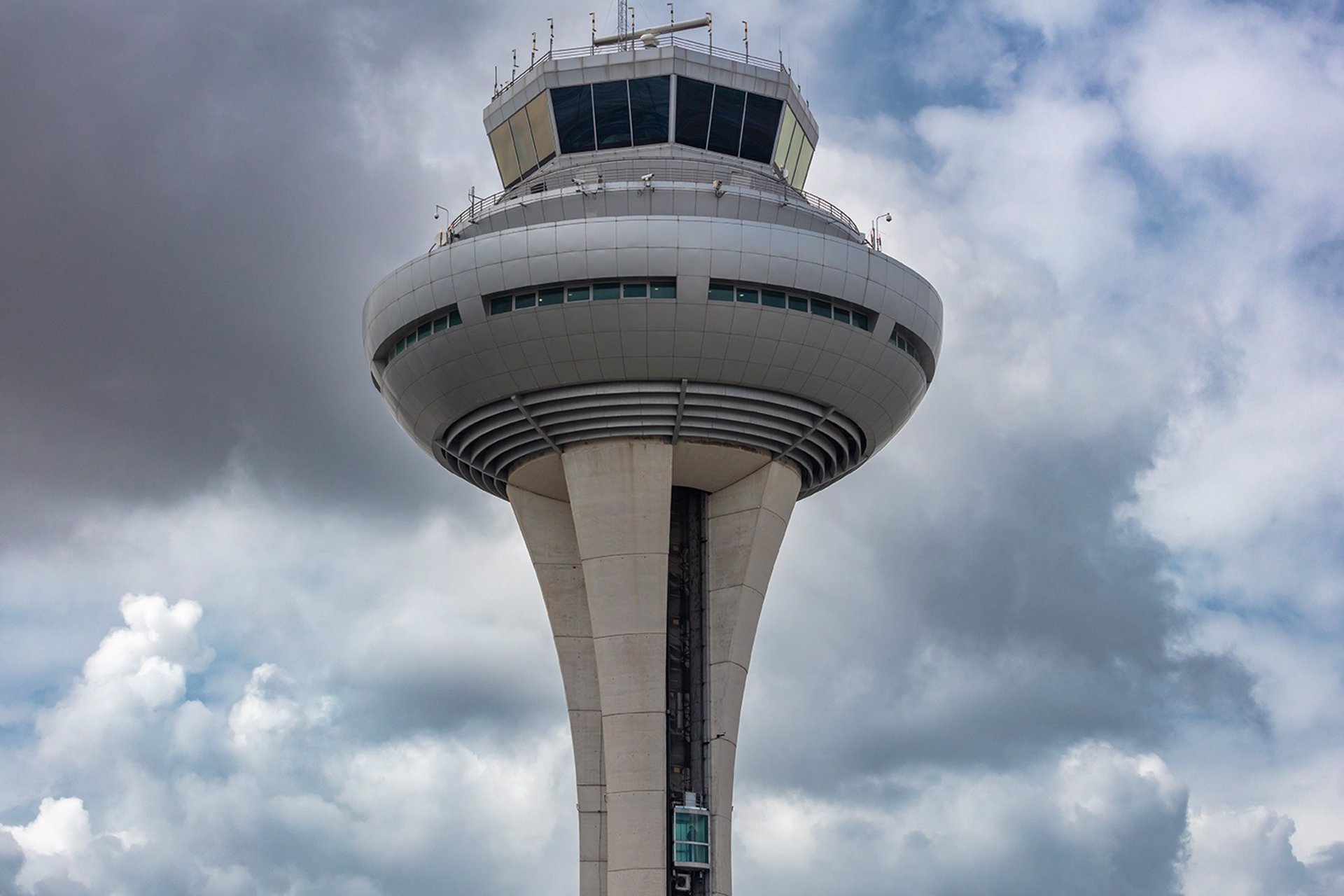 Controladores aéreos alertan de presiones de aerolíneas como Ryanair que pueden «comprometer la seguridad aérea»