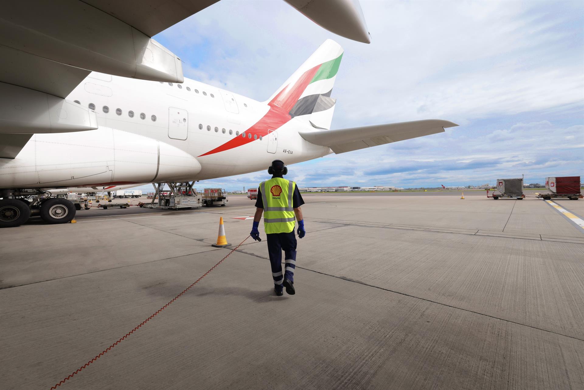 Ingenieros aeronáuticos analizan el estado actual y futuro del combustible sostenible en España