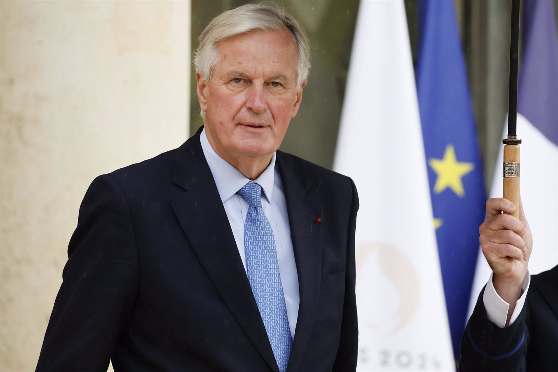 Francia sopesa subir los impuestos a las grandes empresas y gravar las recompras de acciones