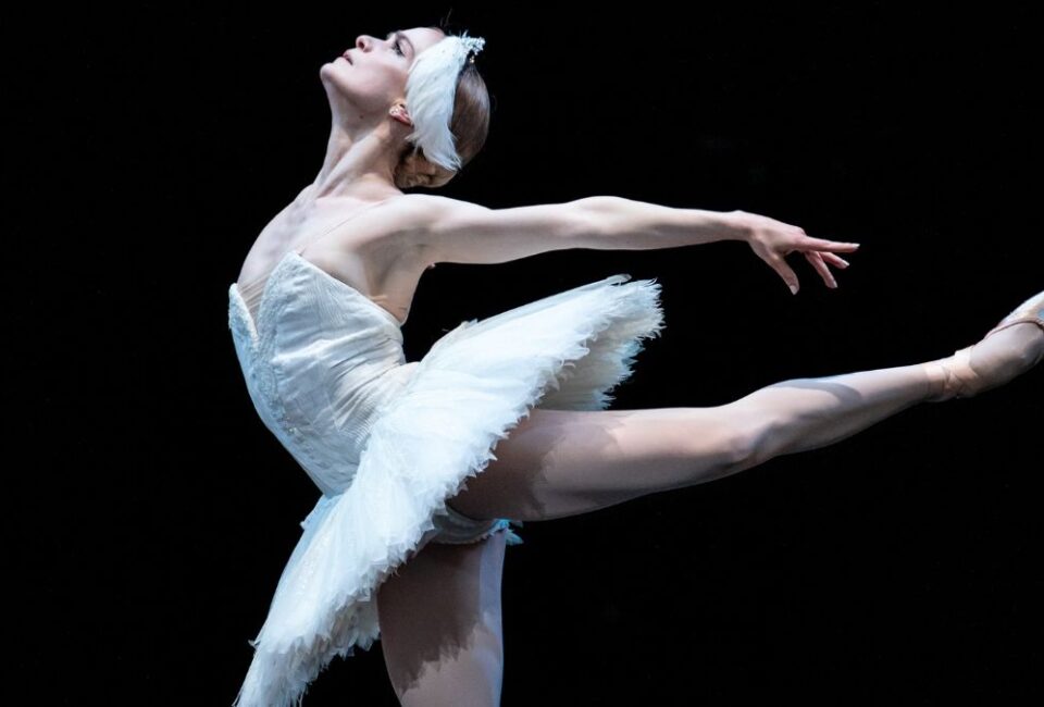 ‘El lago de los cisnes’ de Tamara Rojo llega esta semana a Madrid