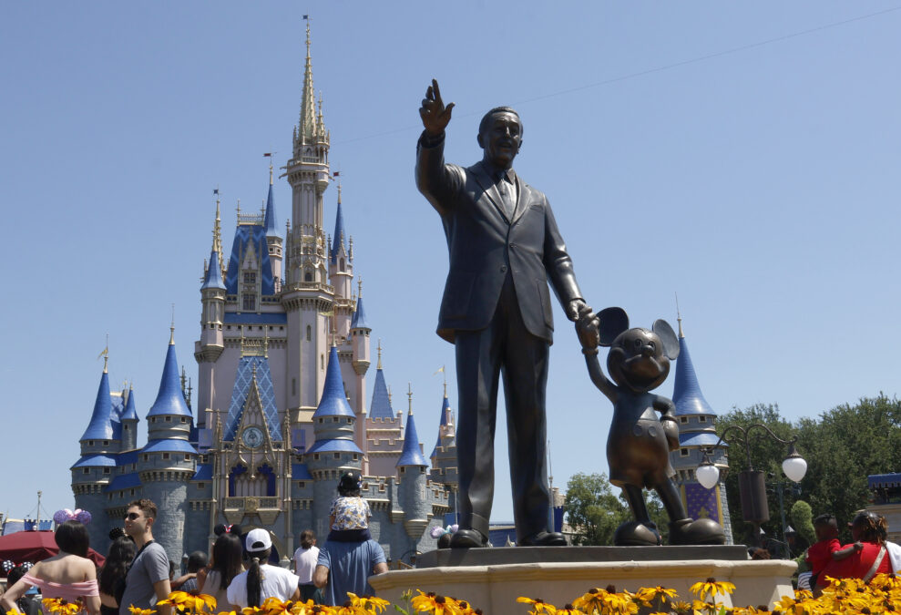 Disney World cierra por Milton: estas son las perdidas millonarias que prevé Goldman Sachs para el parque