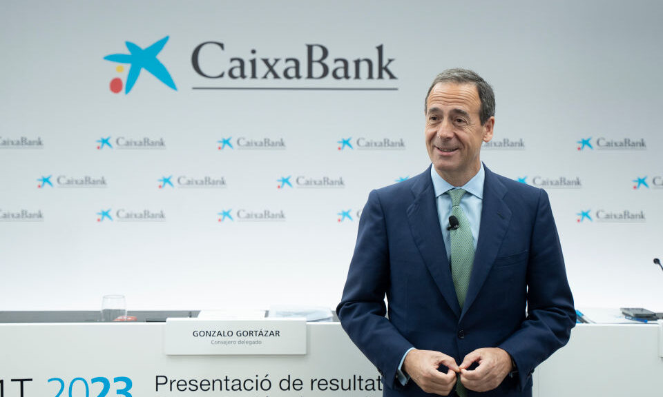 CaixaBank se alía con Apple Pay para la gestión y fraccionamiento de pagos en España