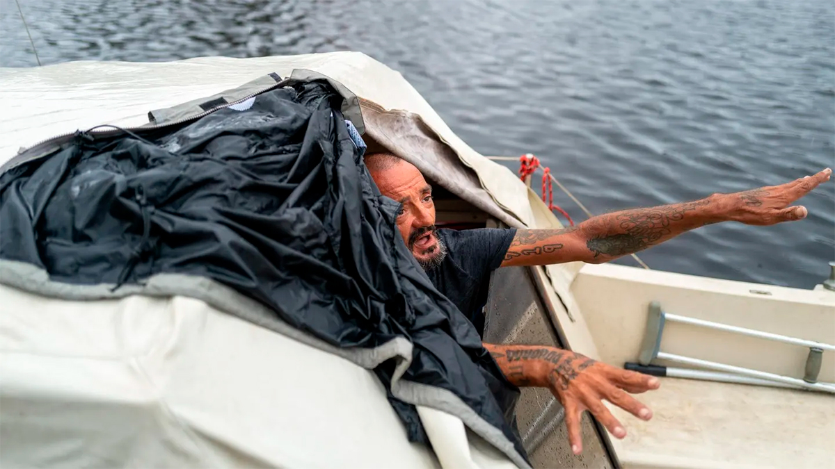 Quién es el ‘teniente Dan’, el hombre que se negó a abandonar su barco durante el huracán Milton… y sobrevivió