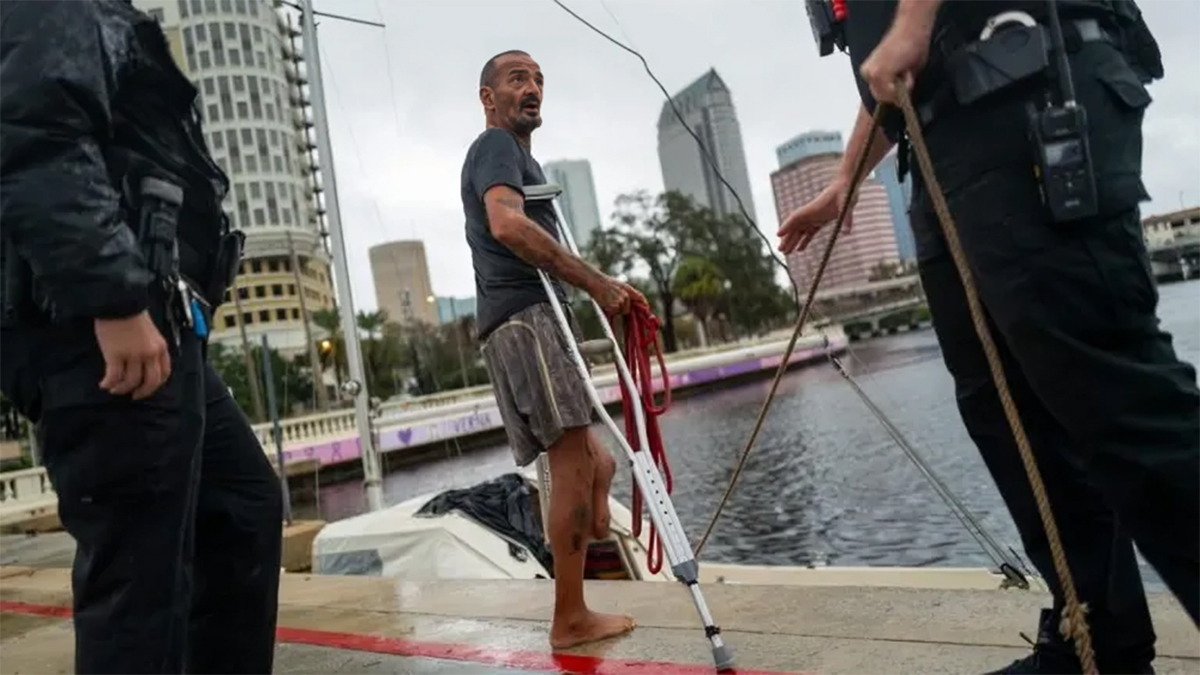 Arrestado y sin barco: auge y caída del ‘Teniente Dan’, el superviviente que no abandonó su velero durante el huracán Milton