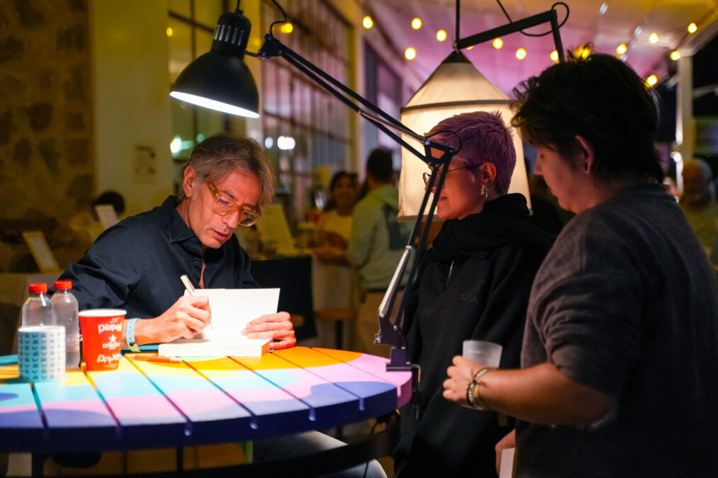 Juan Tallón firma libros en el FLEM, Festival de literatura Expandida de Magaluf