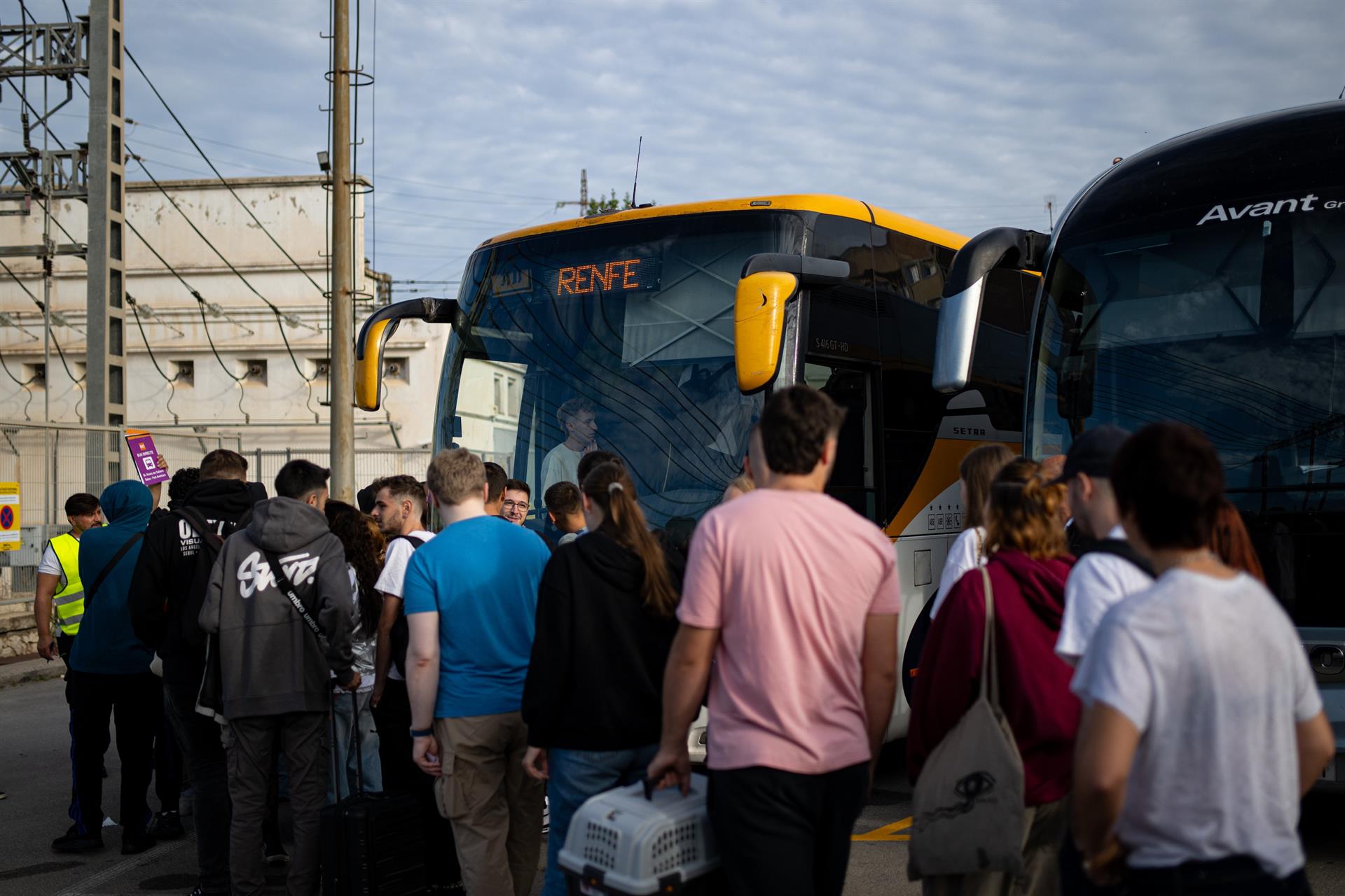 Blanco (Renfe) afirma que no reducirán los buses por el corte en Tarragona aunque haya poca demanda