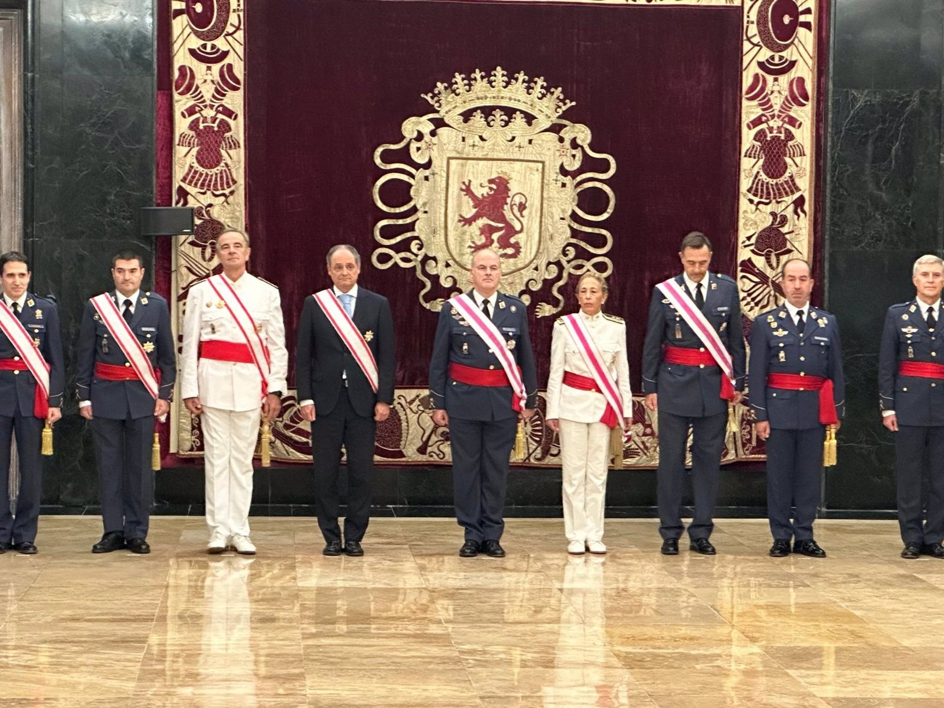 El director general de Enaire, Enrique Maurer, distinguido con la Gran Cruz del Mérito Aeronáutico