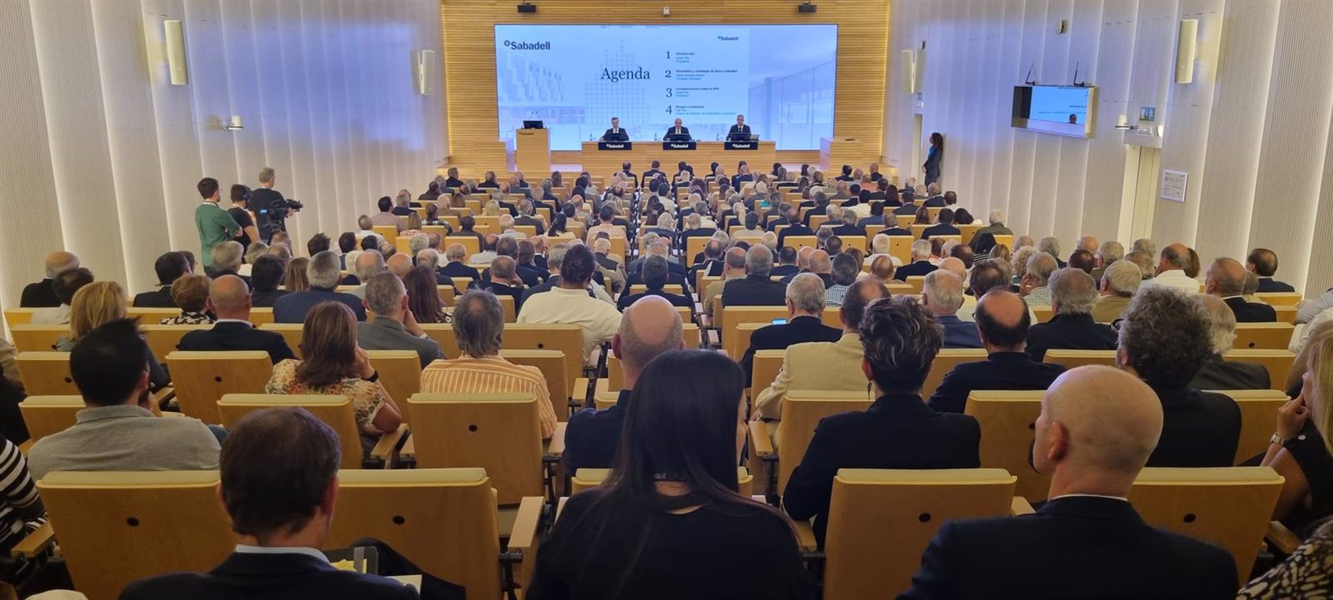 Oliu afirma que BBVA ha empeorado su oferta por Sabadell, tras aplicar ajustes al canje de acciones