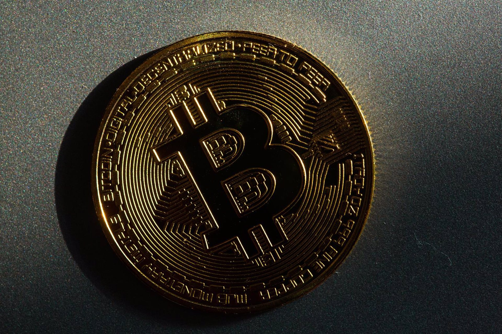 El bitcoin cae un 5% en la semana y lucha por no perder los 60.000 dólares por la aversión al riesgo