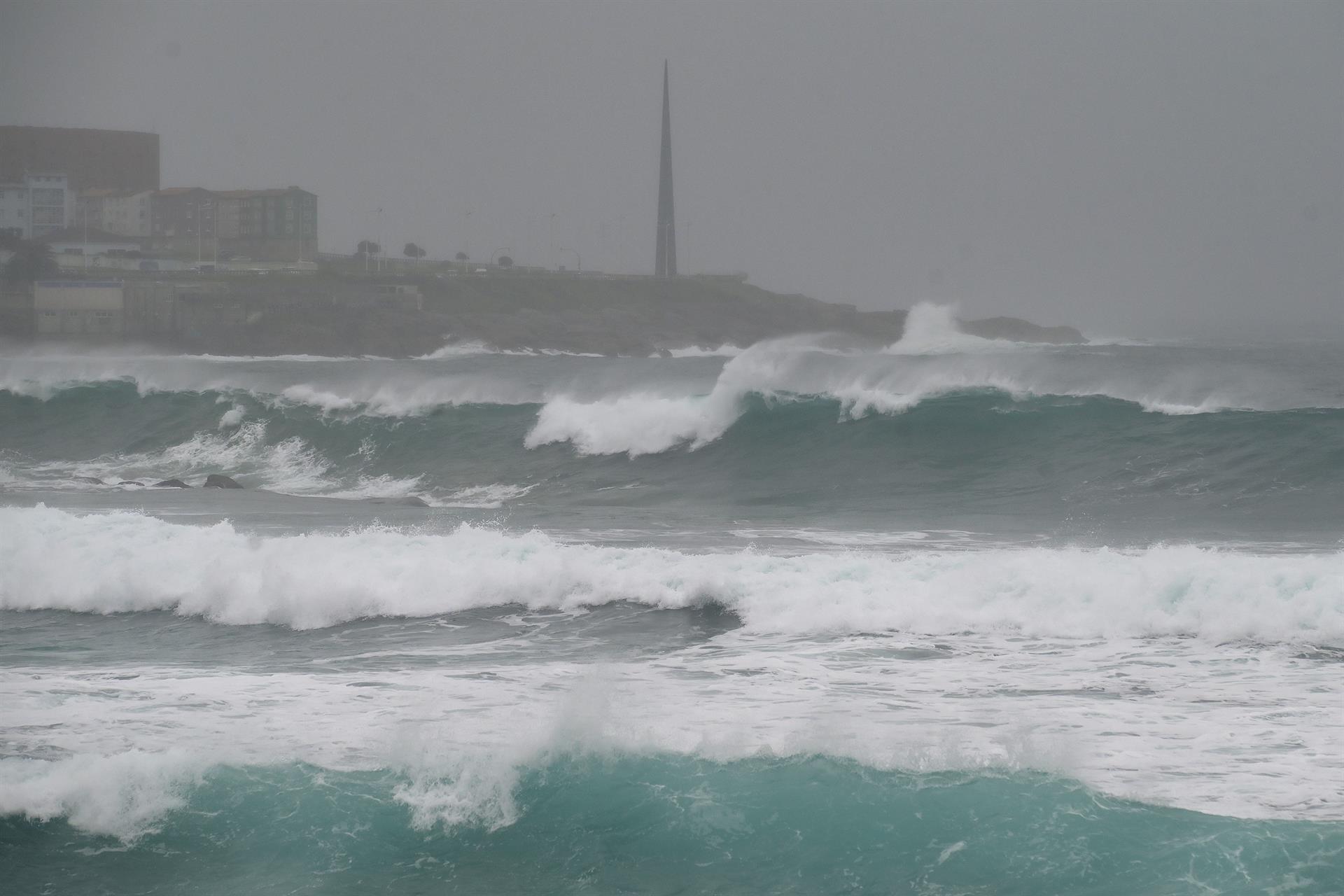 Un total de 13 provincias están hoy en aviso por viento, oleaje y lluvias