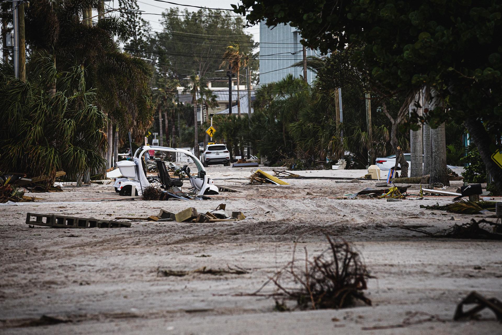 Cierran tres aeropuertos estadounidenses en Florida y cancelan cientos de vuelos por el huracán ‘Milton’