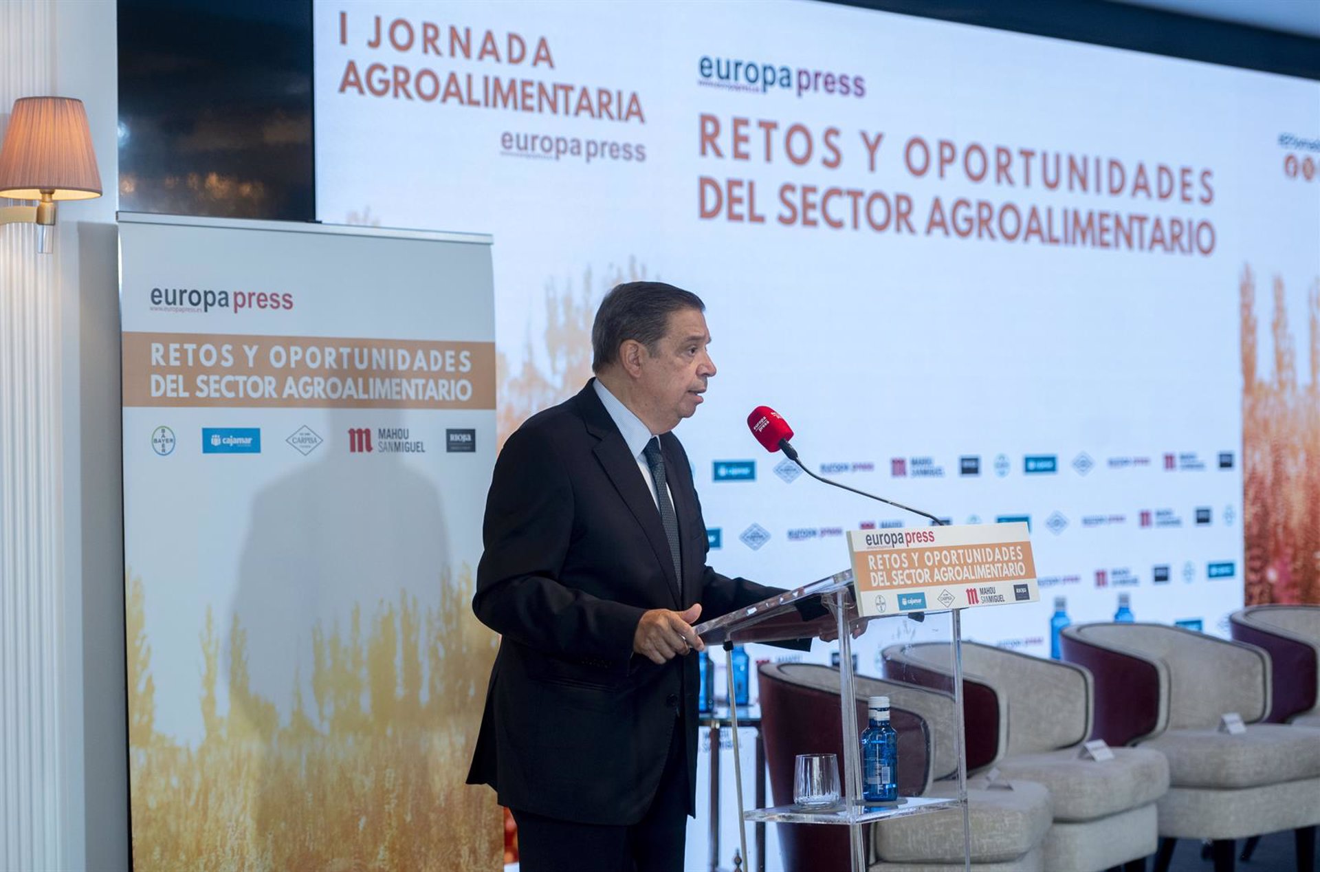 Planas reunirá a los agentes de la cadena en noviembre para abordar la Estrategia Nacional de Alimentación