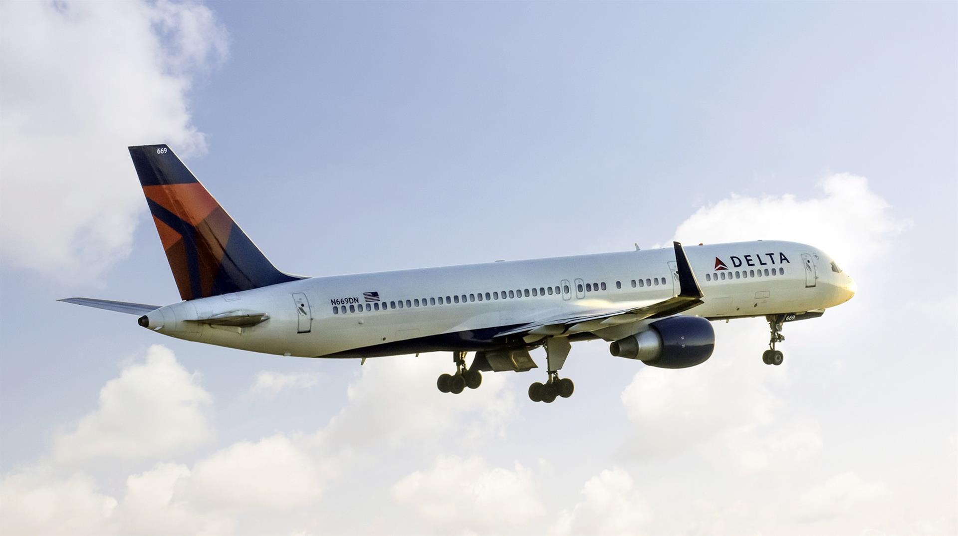 Delta Air Lines gana 2.390 millones hasta septiembre, un 2% más