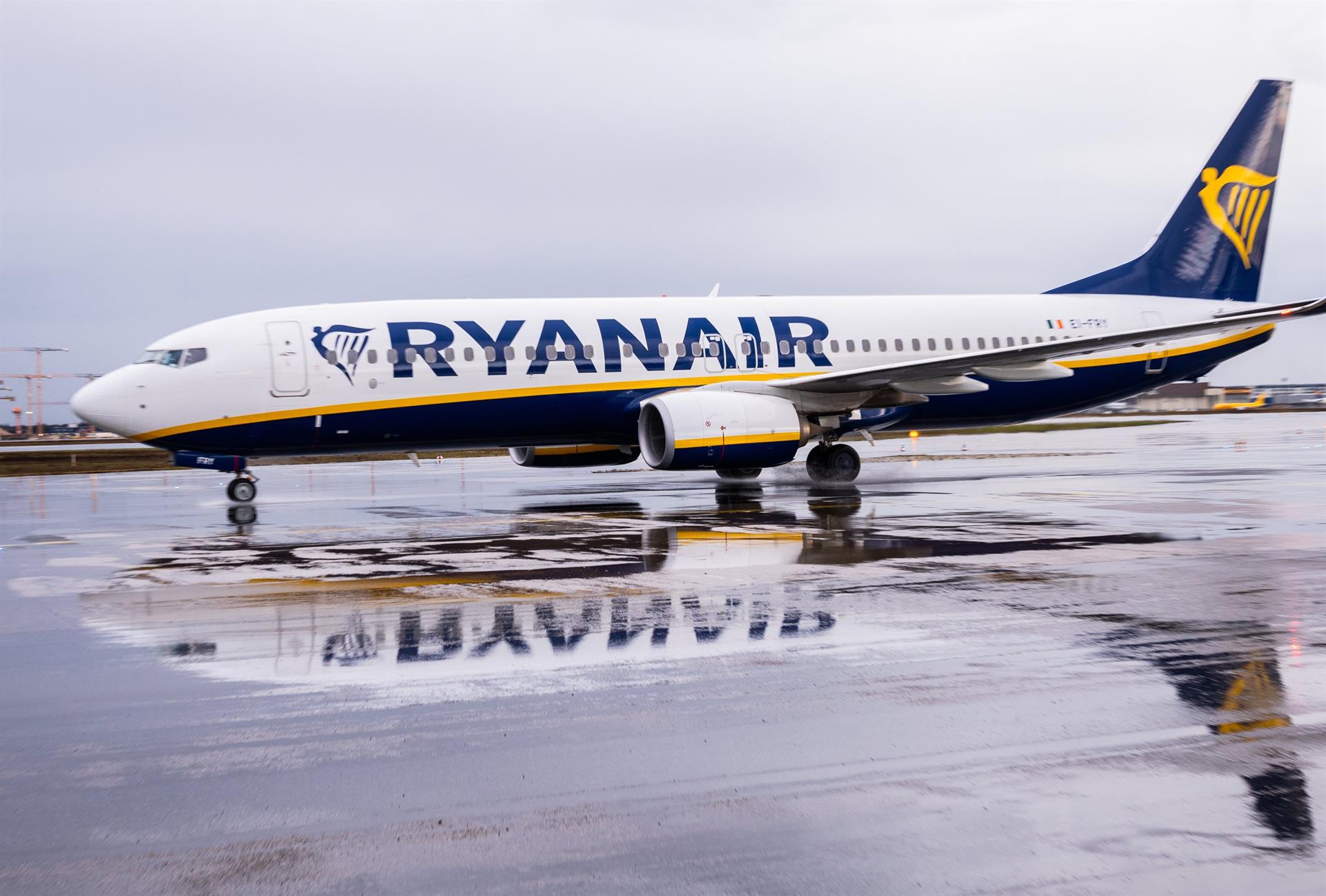 Ryanair reduce un 12% sus plazas en Alemania para verano, eliminando 22 rutas, por el precio de las tasas