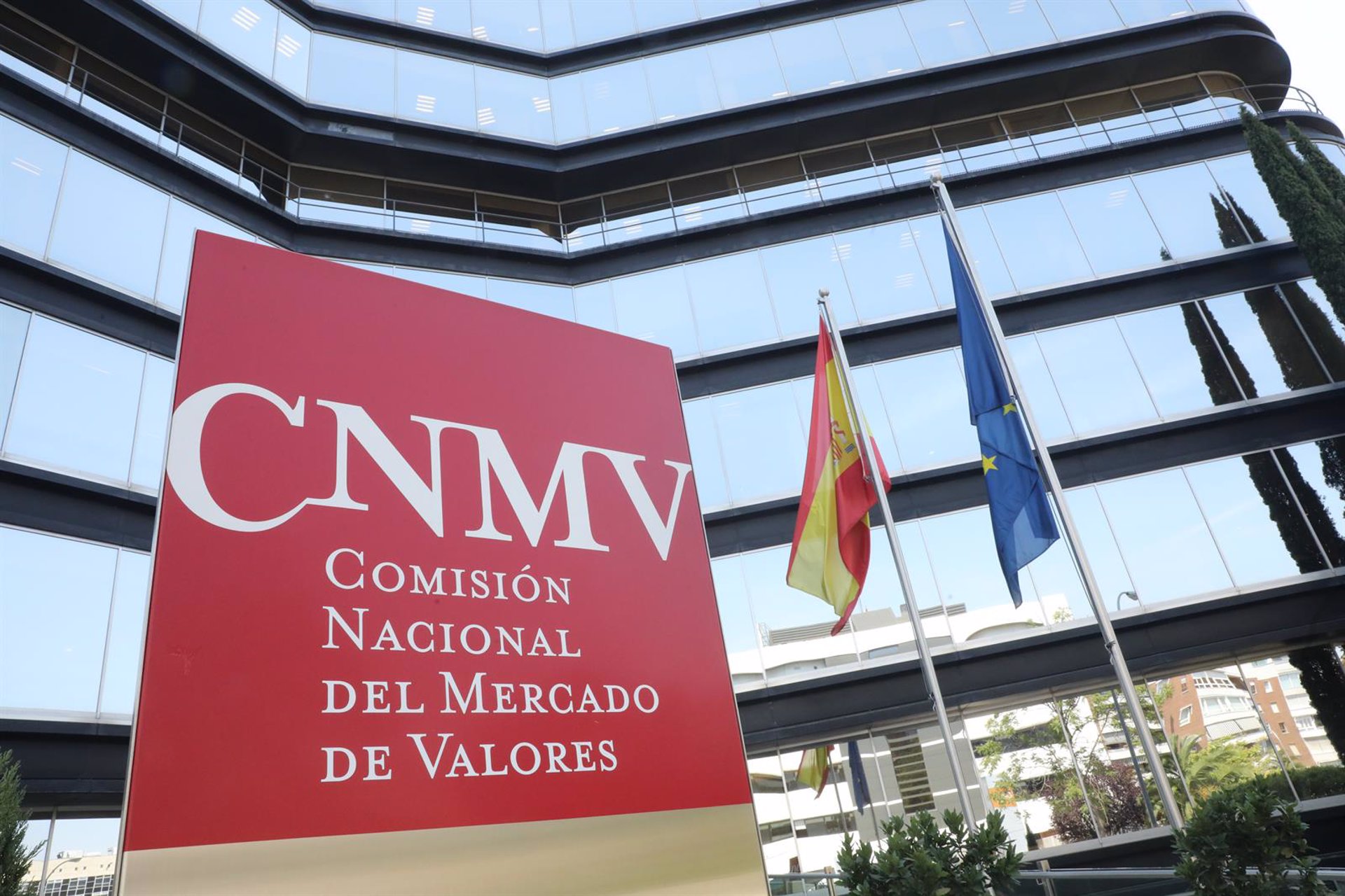 La CNMV alerta de 16 entidades no autorizadas a prestar servicios de inversión