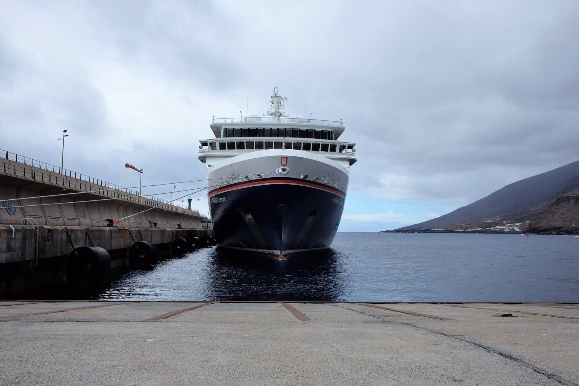 El Hierro recibirá 14 escalas en la nueva temporada de cruceros